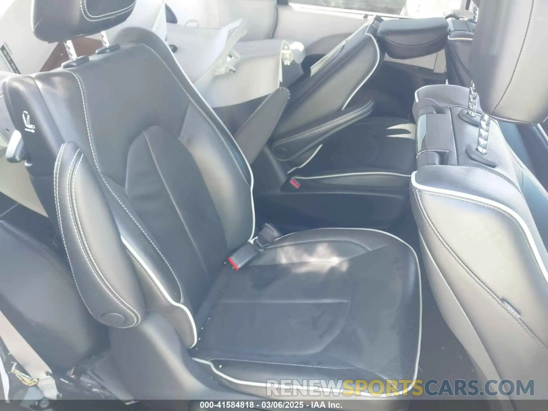 8 Photograph of a damaged car 2C4RC1S74NR112960 CHRYSLER PACIFICA HYBRID 2022