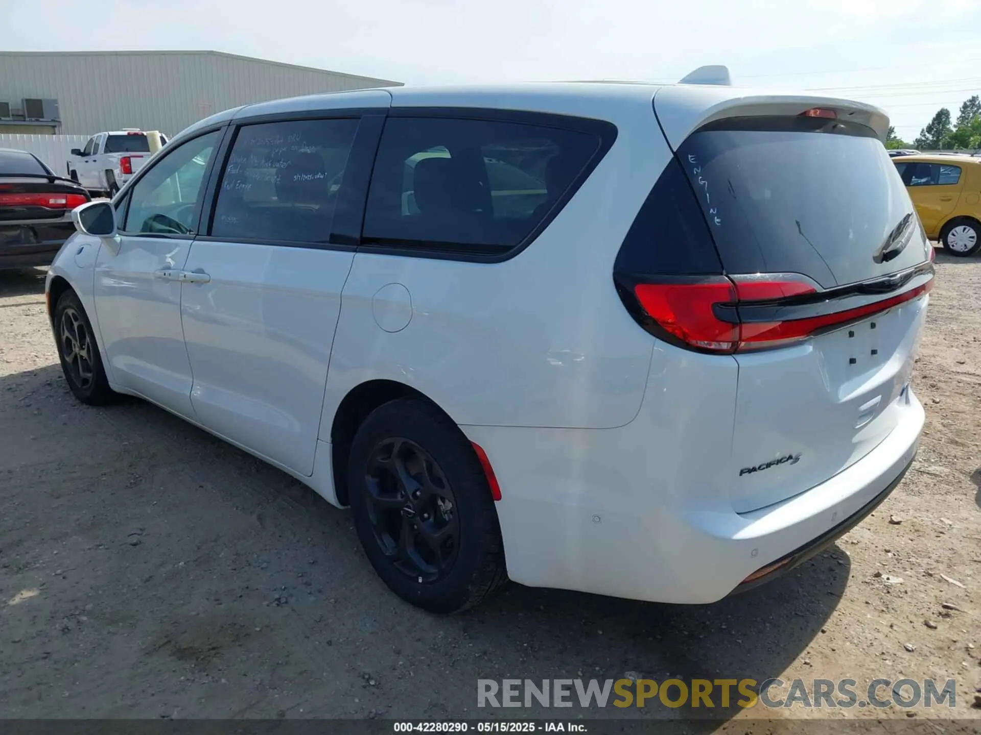 3 Photograph of a damaged car 2C4RC1S74NR179980 CHRYSLER PACIFICA HYBRID 2022