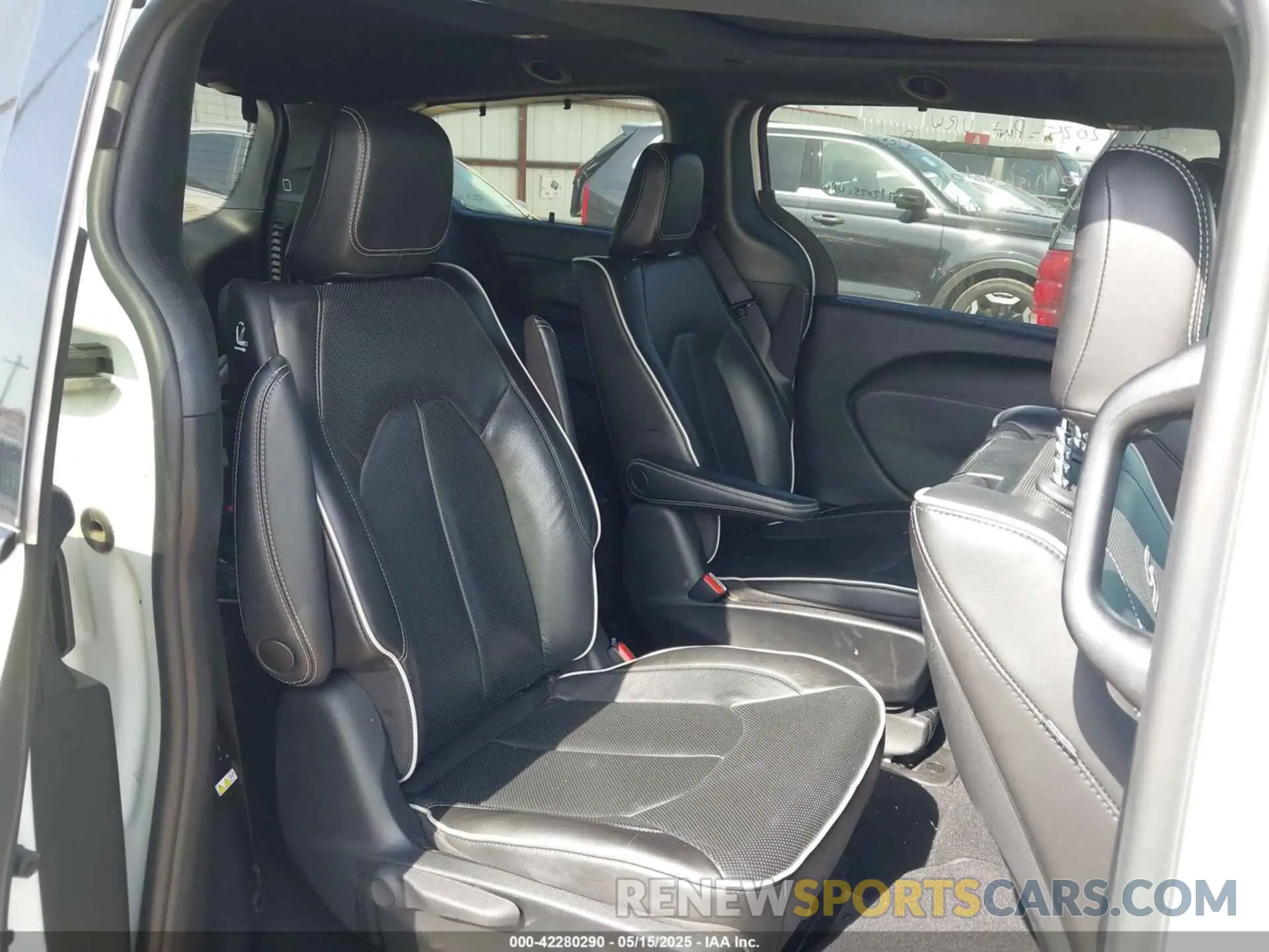 8 Photograph of a damaged car 2C4RC1S74NR179980 CHRYSLER PACIFICA HYBRID 2022