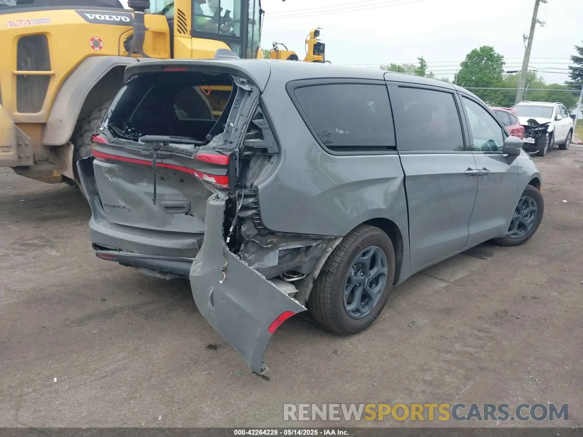4 Photograph of a damaged car 2C4RC1S74NR212475 CHRYSLER PACIFICA HYBRID 2022