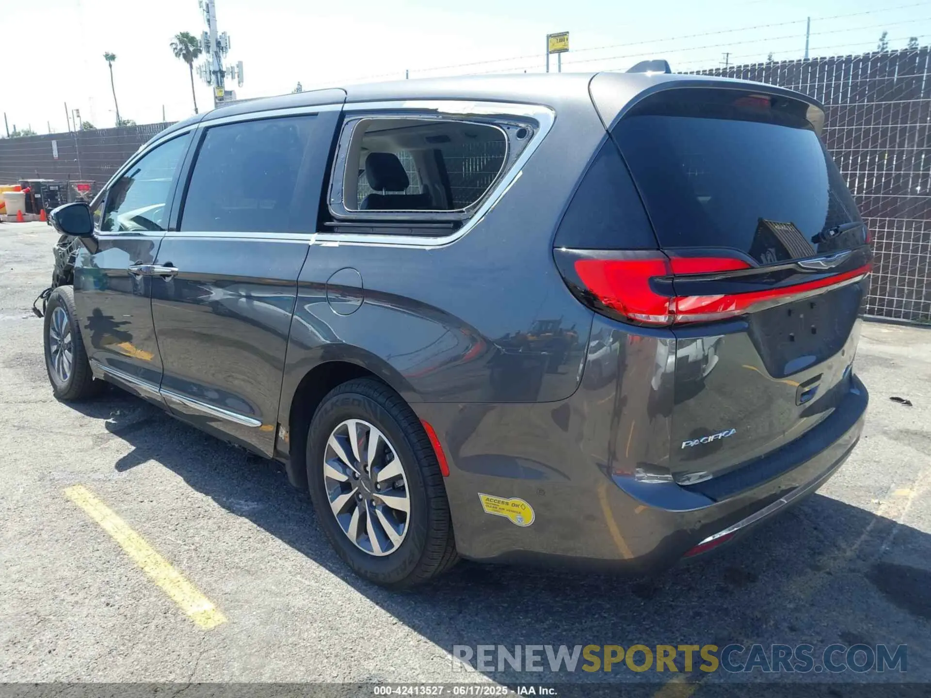 3 Photograph of a damaged car 2C4RC1S76NR135530 CHRYSLER PACIFICA HYBRID 2022