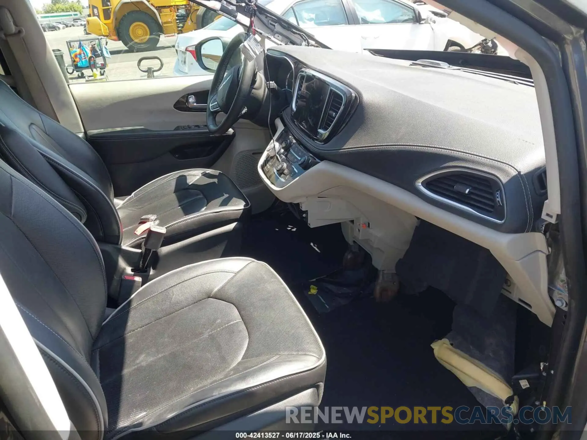 5 Photograph of a damaged car 2C4RC1S76NR135530 CHRYSLER PACIFICA HYBRID 2022