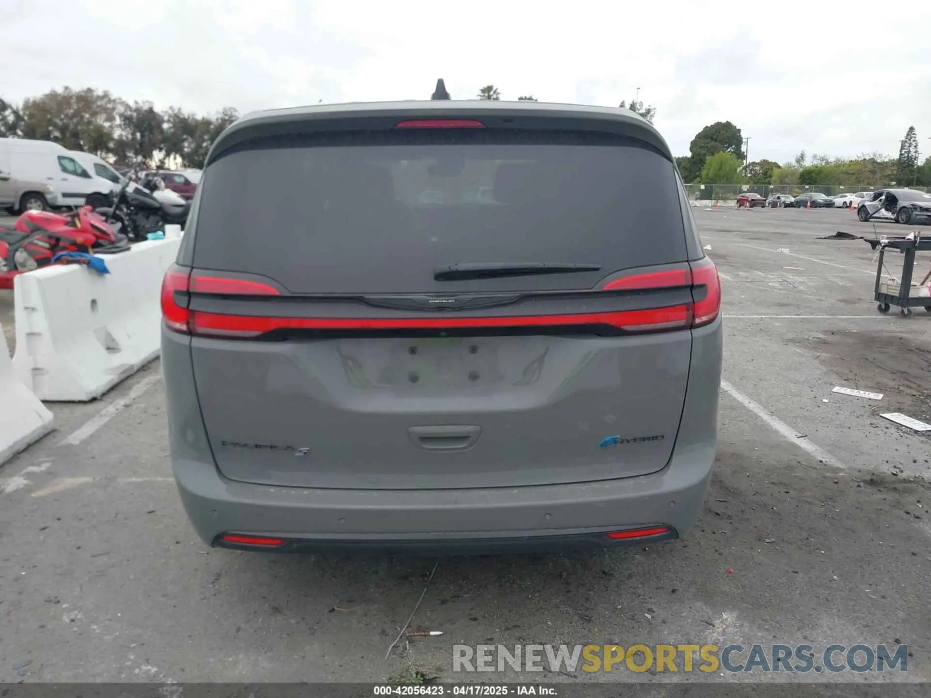 17 Photograph of a damaged car 2C4RC1L71PR584485 CHRYSLER PACIFICA HYBRID 2023