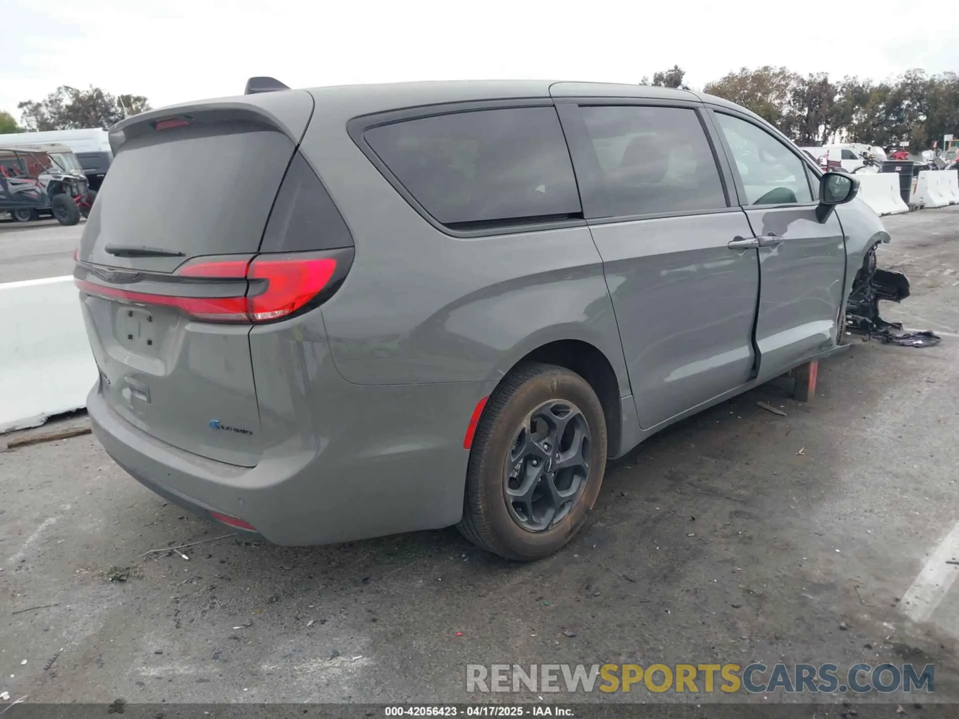 4 Photograph of a damaged car 2C4RC1L71PR584485 CHRYSLER PACIFICA HYBRID 2023