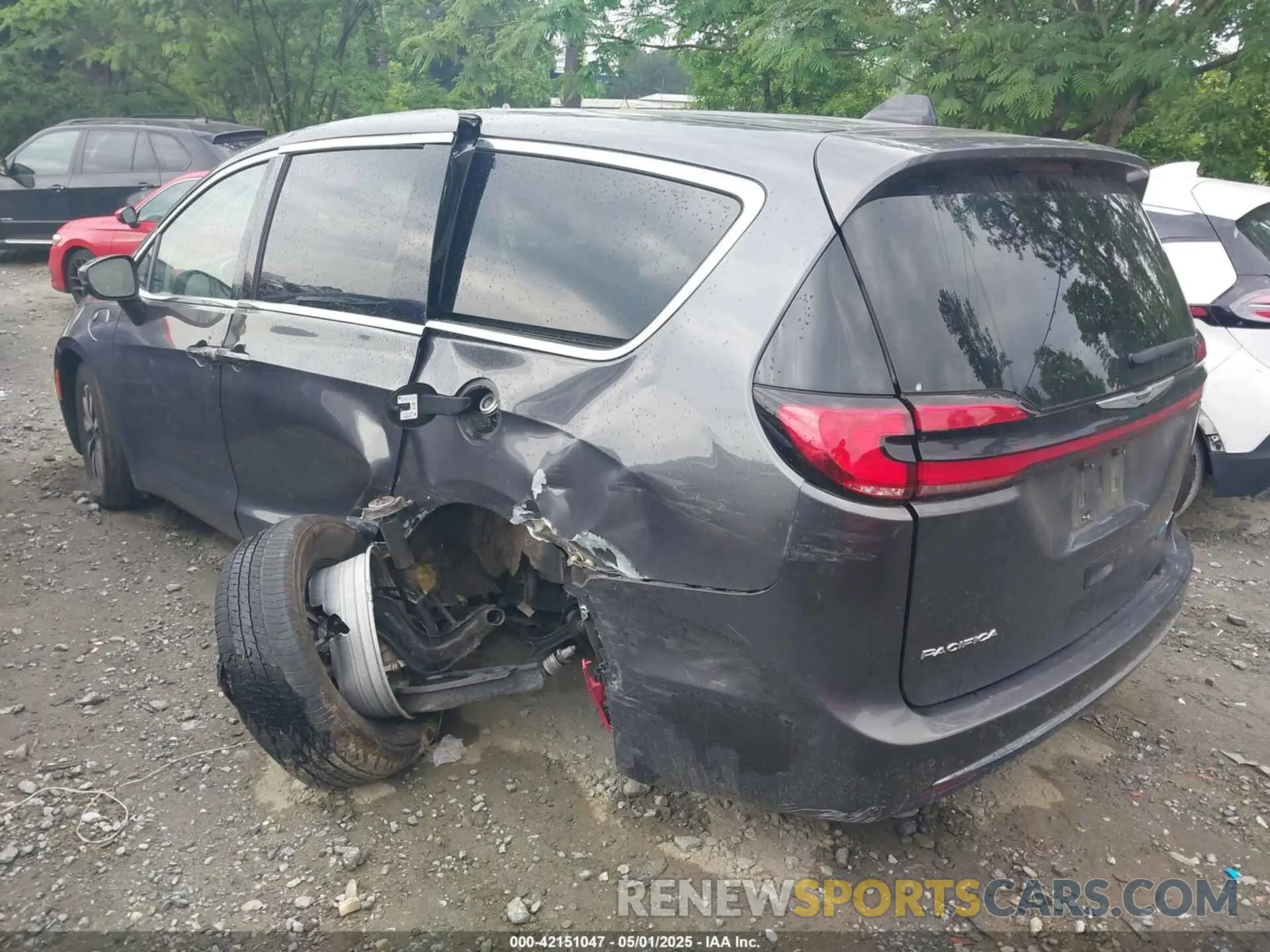 3 Photograph of a damaged car 2C4RC1L72PR540902 CHRYSLER PACIFICA HYBRID 2023