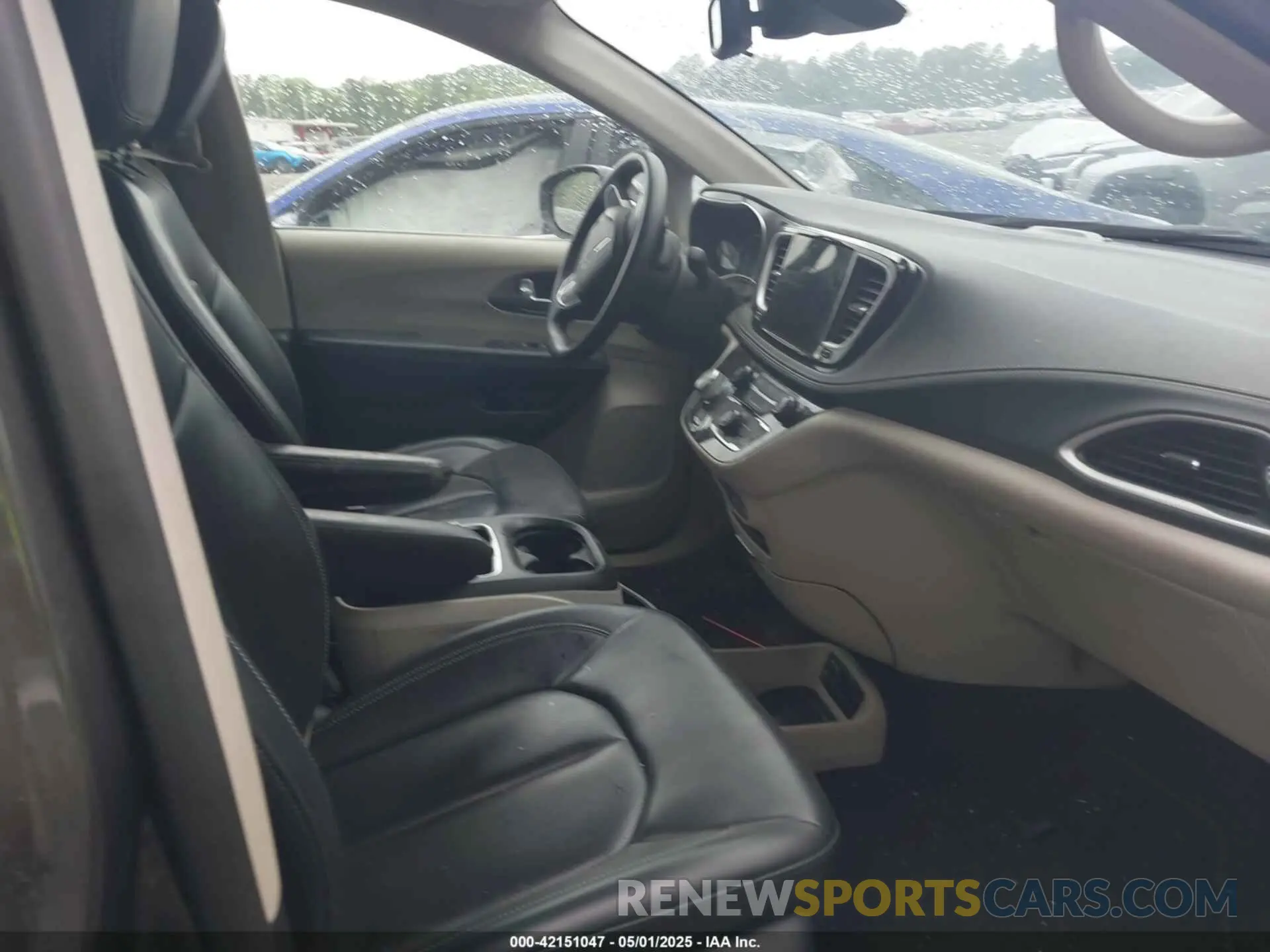 5 Photograph of a damaged car 2C4RC1L72PR540902 CHRYSLER PACIFICA HYBRID 2023