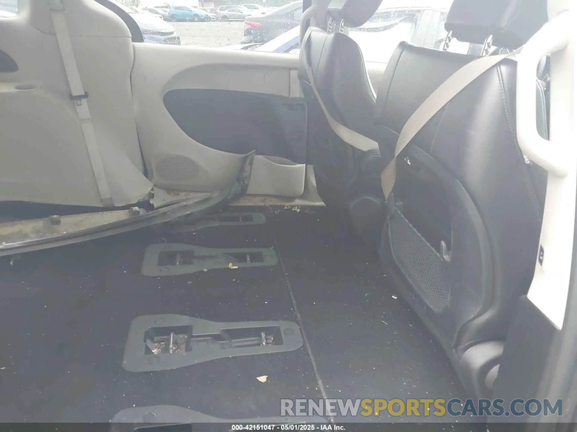 8 Photograph of a damaged car 2C4RC1L72PR540902 CHRYSLER PACIFICA HYBRID 2023