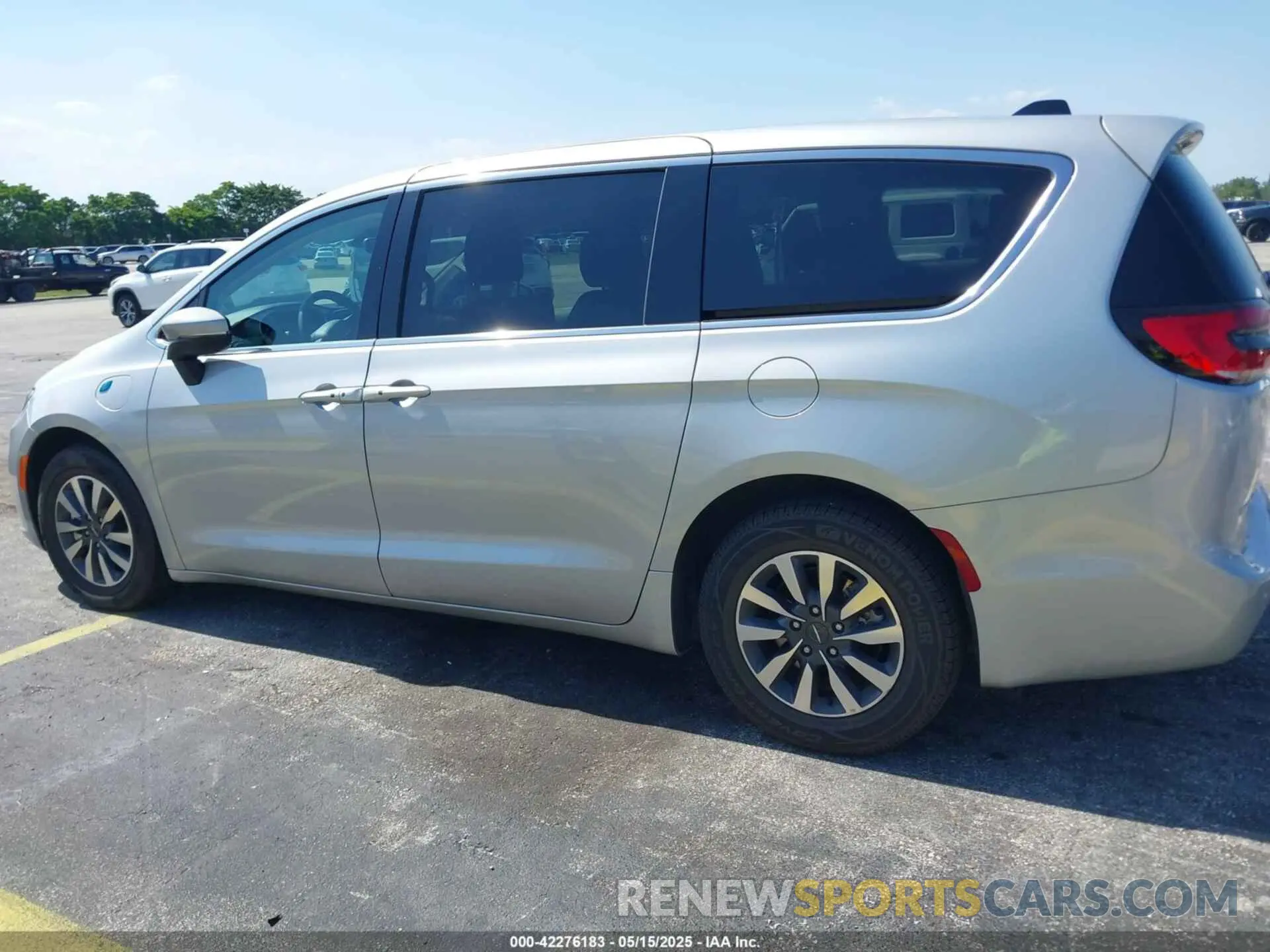 14 Photograph of a damaged car 2C4RC1L73PR599182 CHRYSLER PACIFICA HYBRID 2023