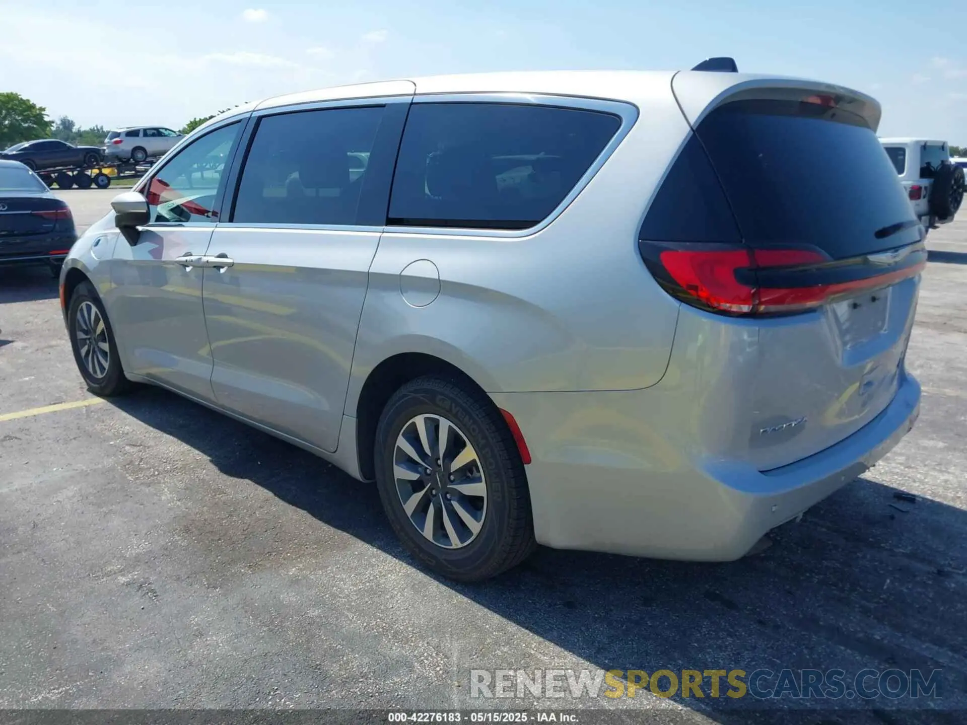 3 Photograph of a damaged car 2C4RC1L73PR599182 CHRYSLER PACIFICA HYBRID 2023