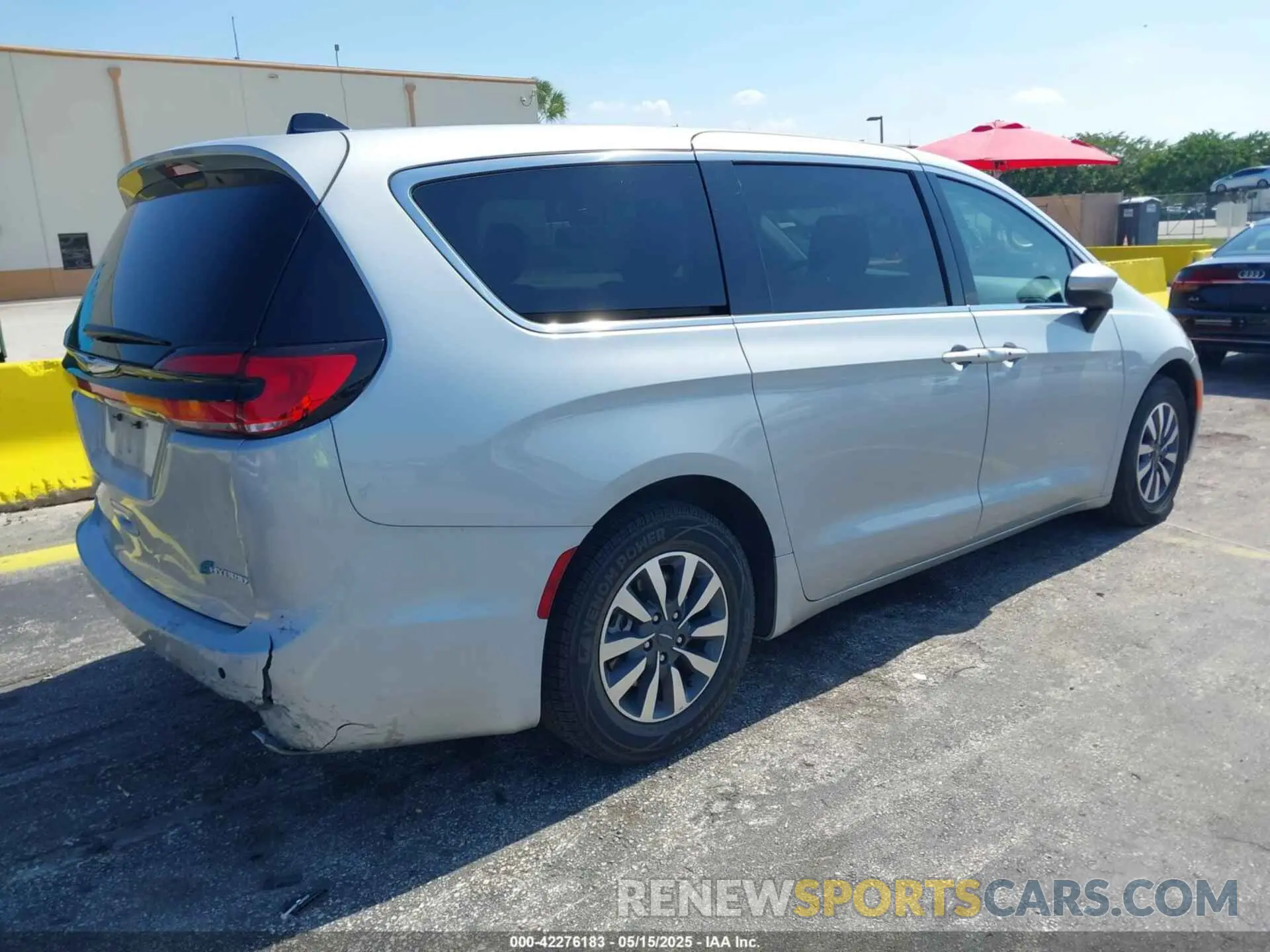 4 Photograph of a damaged car 2C4RC1L73PR599182 CHRYSLER PACIFICA HYBRID 2023