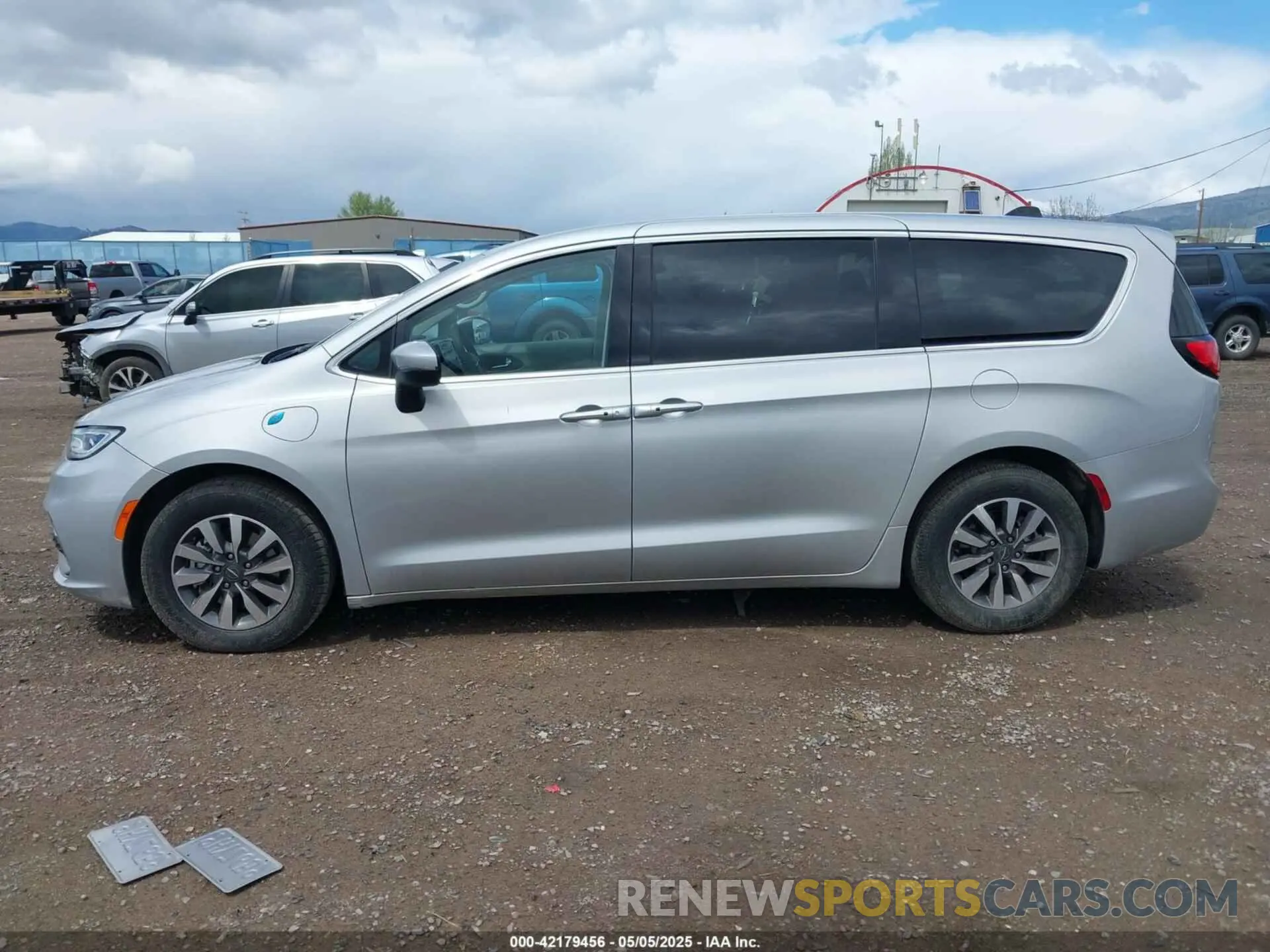 14 Photograph of a damaged car 2C4RC1L73PR626350 CHRYSLER PACIFICA HYBRID 2023