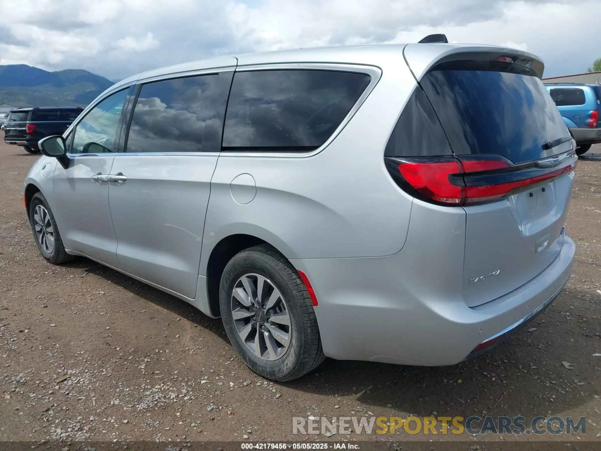 3 Photograph of a damaged car 2C4RC1L73PR626350 CHRYSLER PACIFICA HYBRID 2023