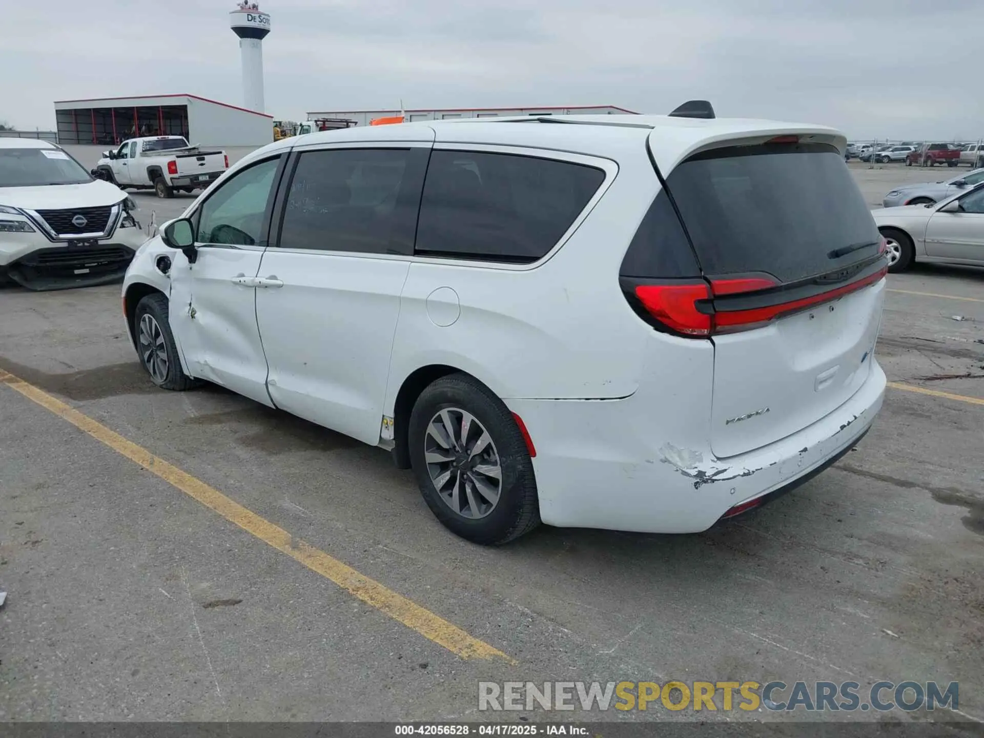 3 Photograph of a damaged car 2C4RC1L74PR540870 CHRYSLER PACIFICA HYBRID 2023