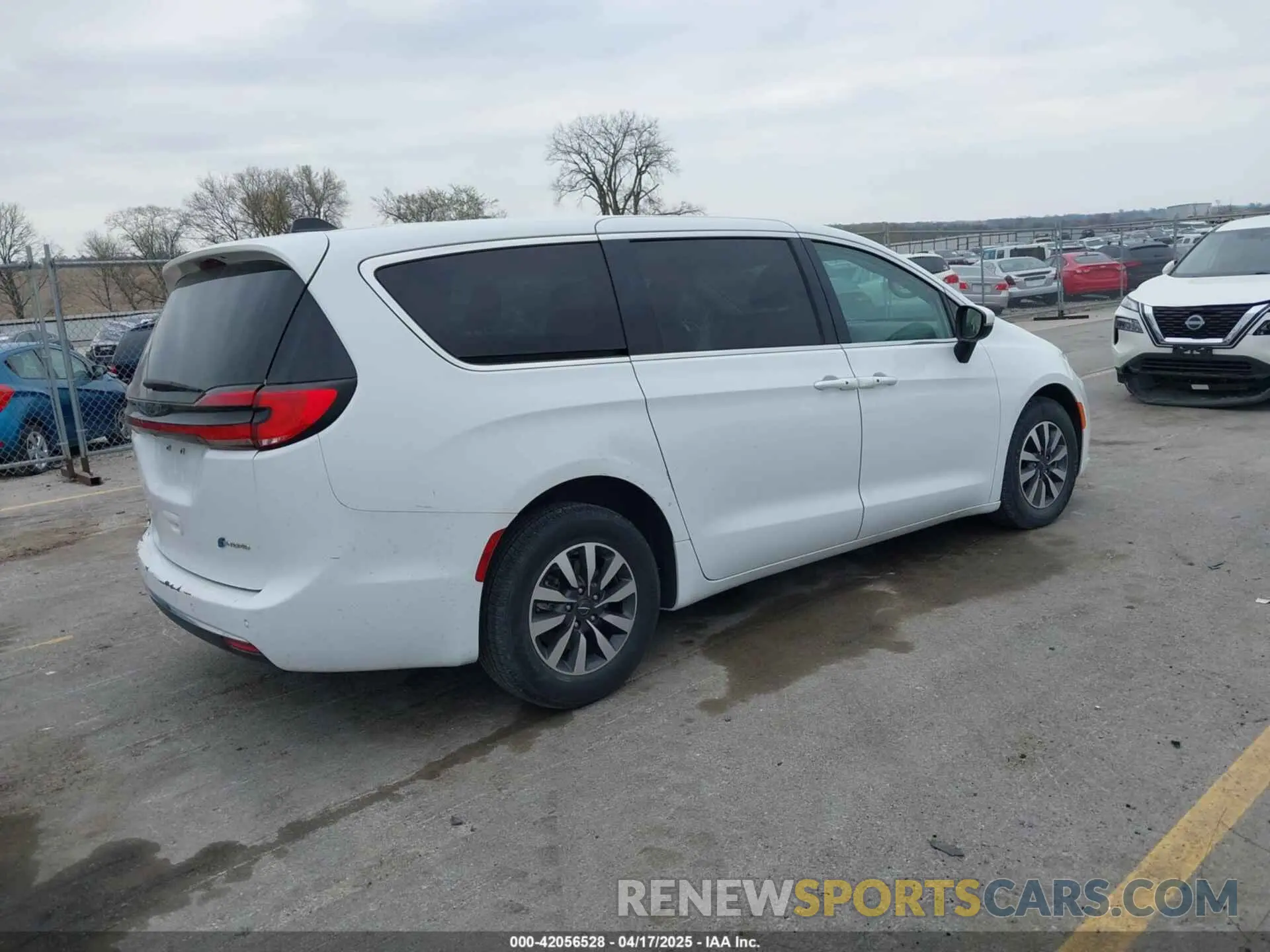 4 Photograph of a damaged car 2C4RC1L74PR540870 CHRYSLER PACIFICA HYBRID 2023