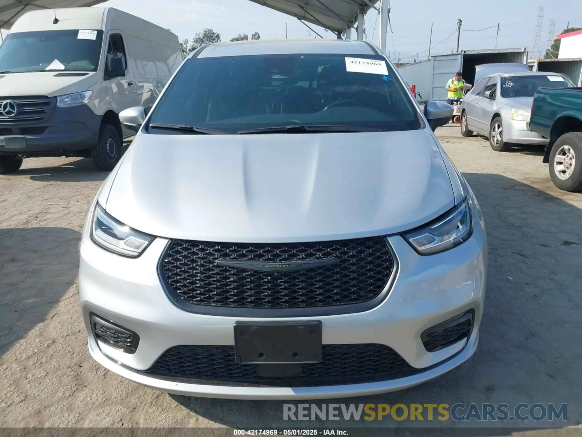 13 Photograph of a damaged car 2C4RC1L74PR593522 CHRYSLER PACIFICA HYBRID 2023