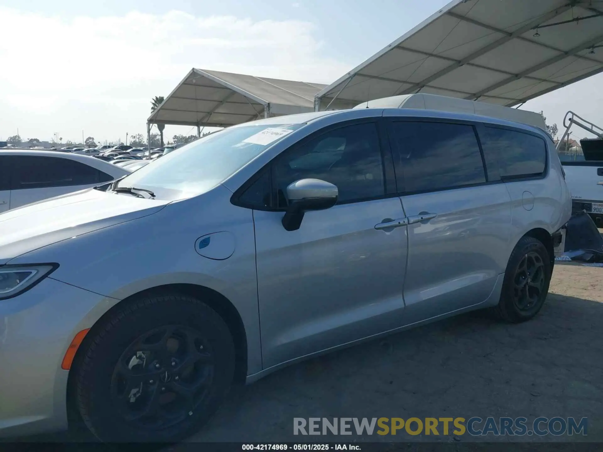 15 Photograph of a damaged car 2C4RC1L74PR593522 CHRYSLER PACIFICA HYBRID 2023