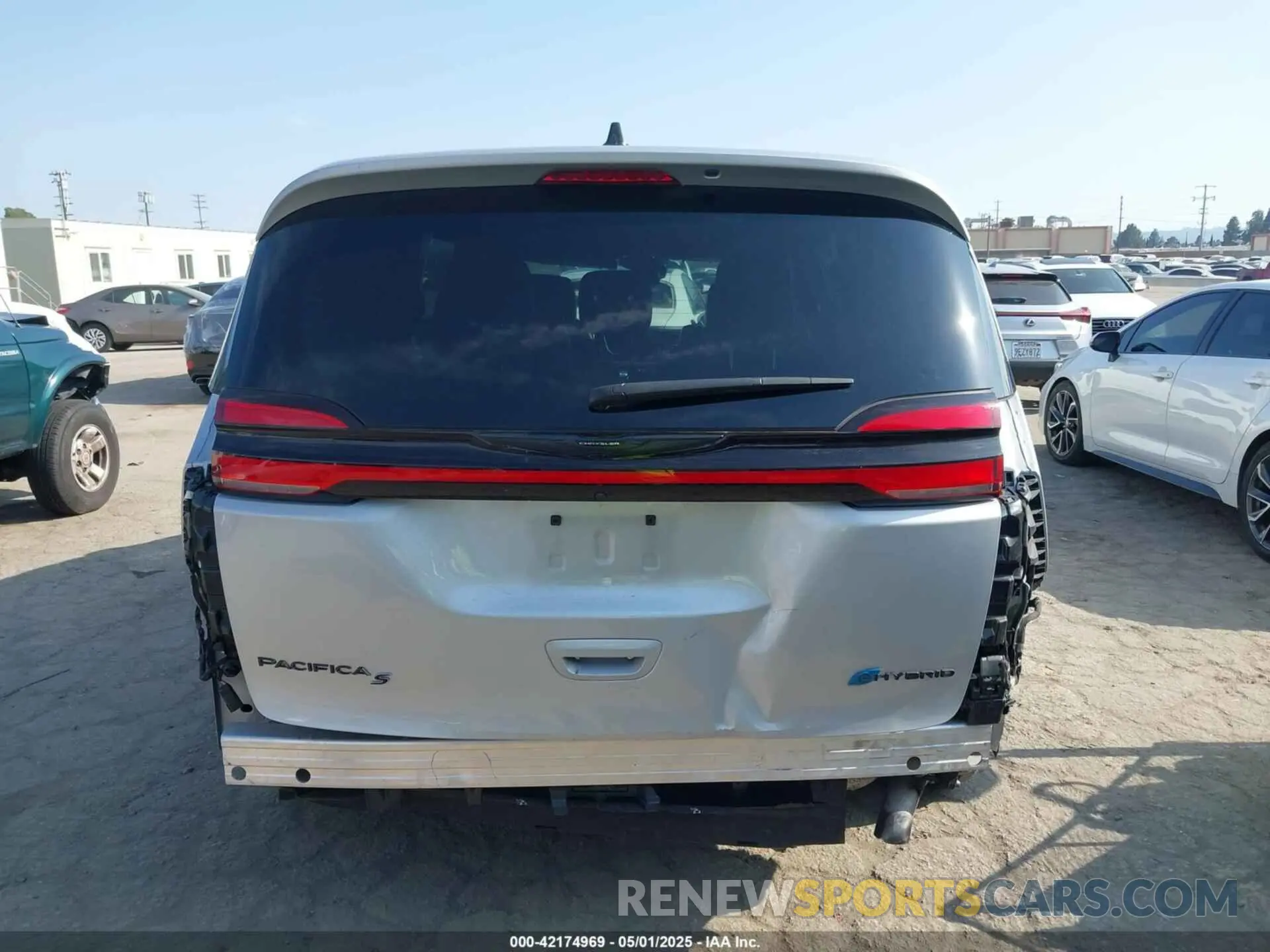 17 Photograph of a damaged car 2C4RC1L74PR593522 CHRYSLER PACIFICA HYBRID 2023