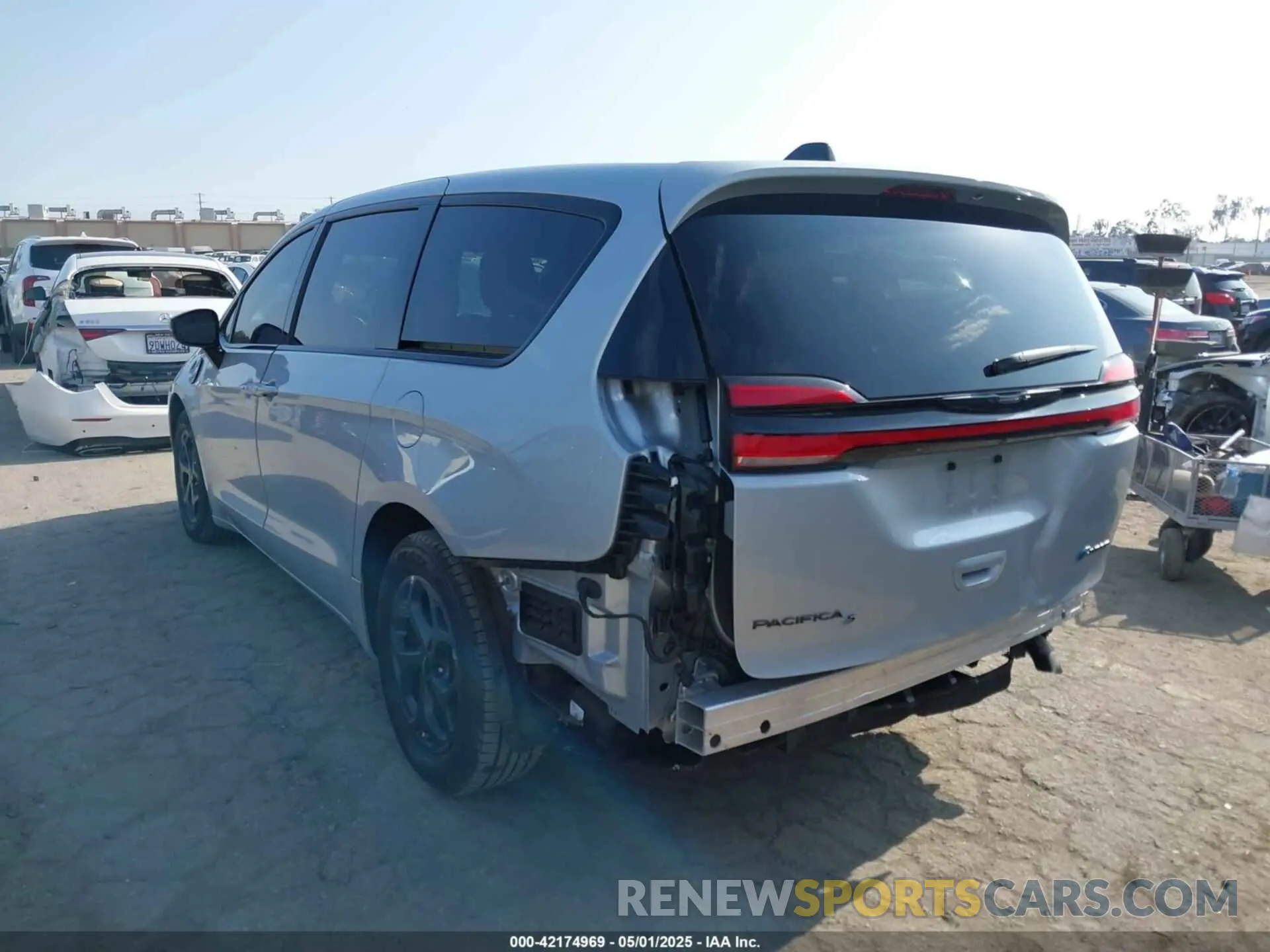 3 Photograph of a damaged car 2C4RC1L74PR593522 CHRYSLER PACIFICA HYBRID 2023