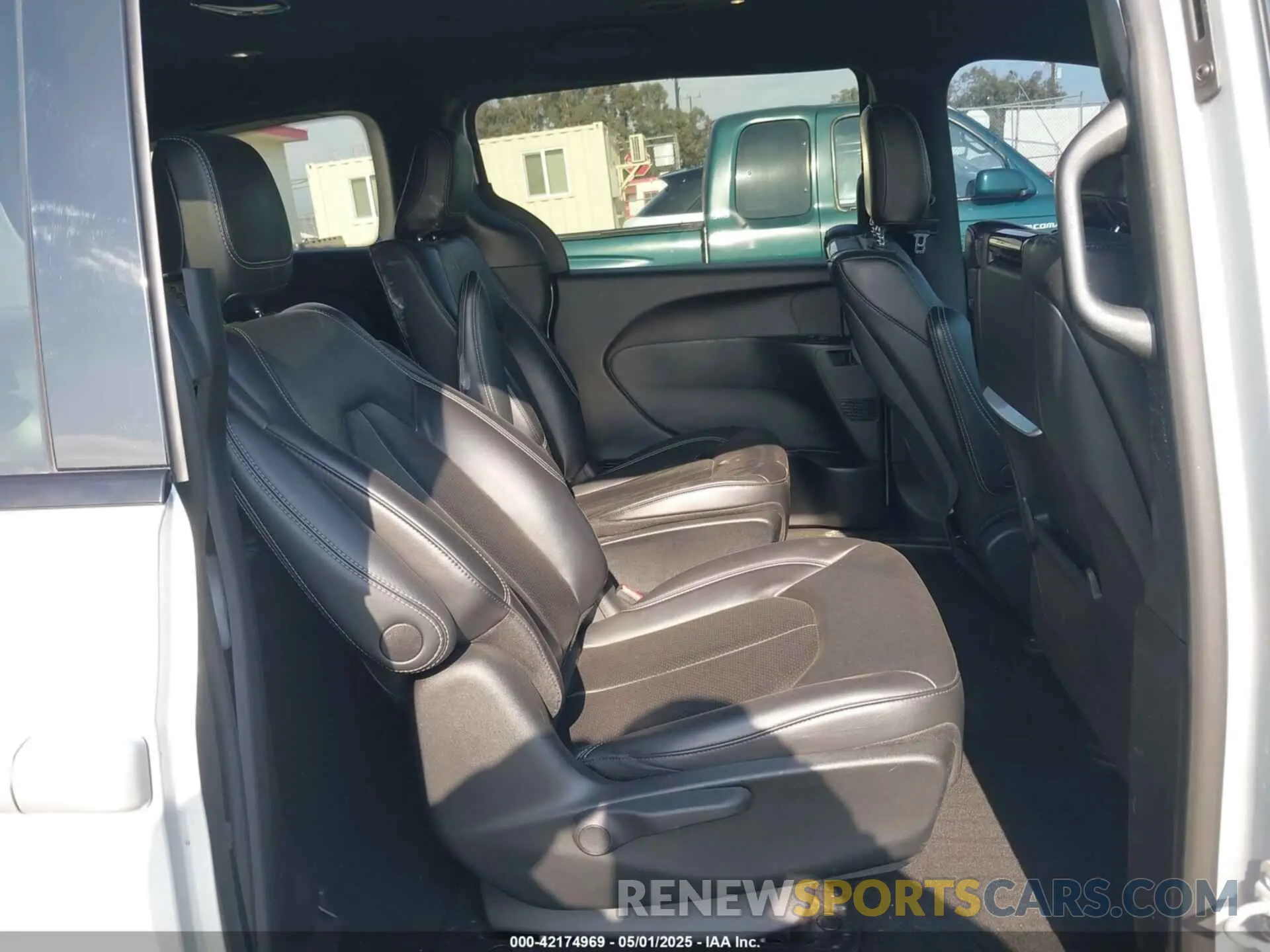 8 Photograph of a damaged car 2C4RC1L74PR593522 CHRYSLER PACIFICA HYBRID 2023
