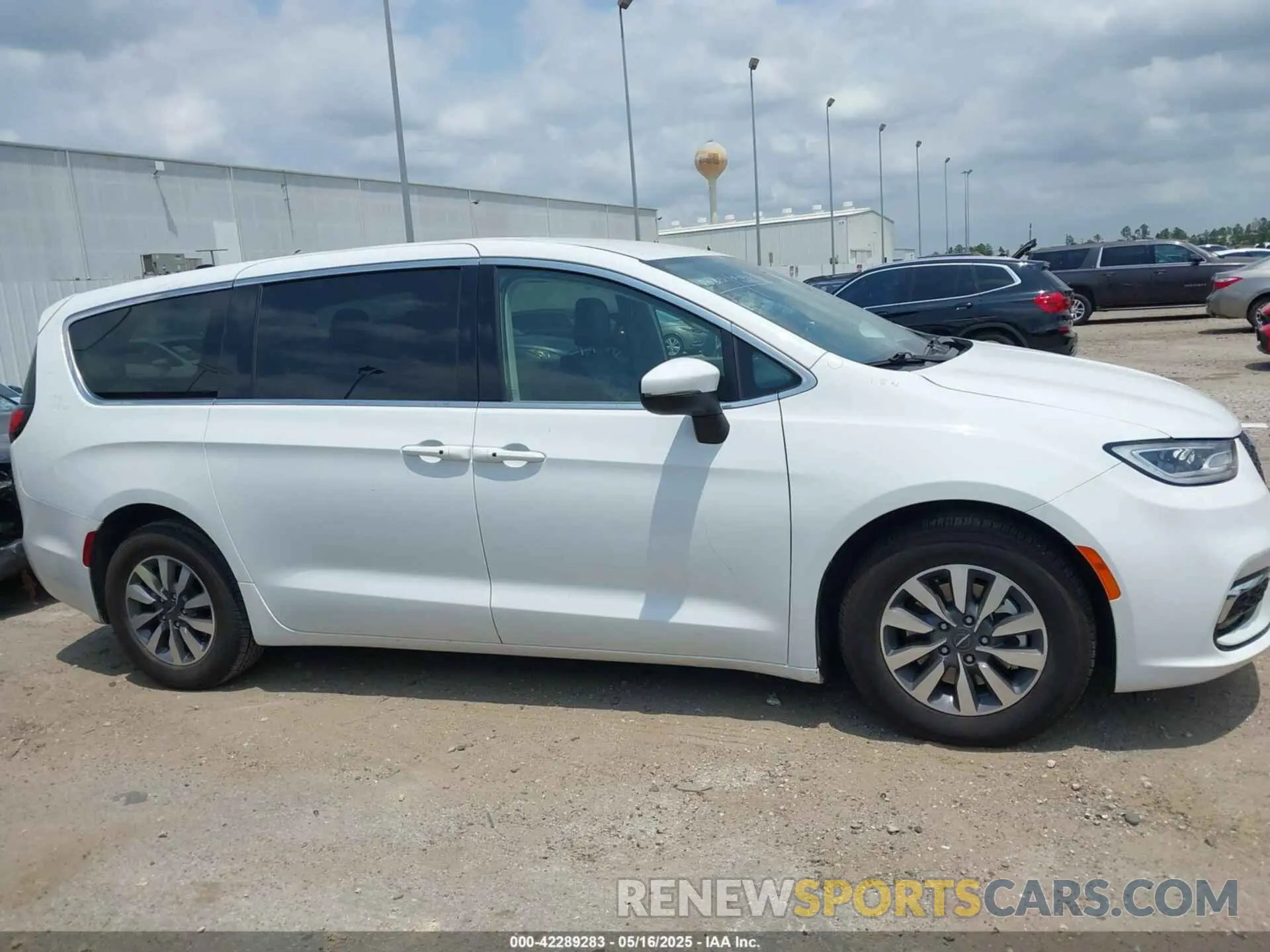 13 Photograph of a damaged car 2C4RC1L76PR618422 CHRYSLER PACIFICA HYBRID 2023