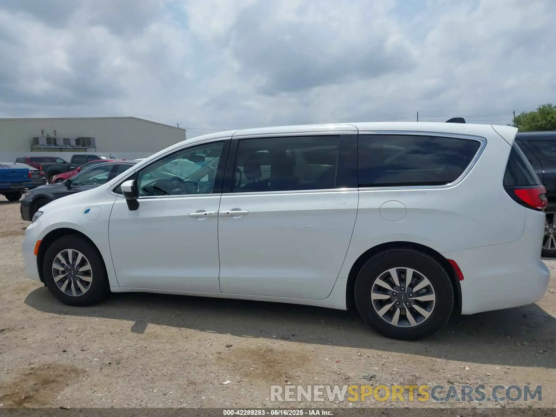 14 Photograph of a damaged car 2C4RC1L76PR618422 CHRYSLER PACIFICA HYBRID 2023