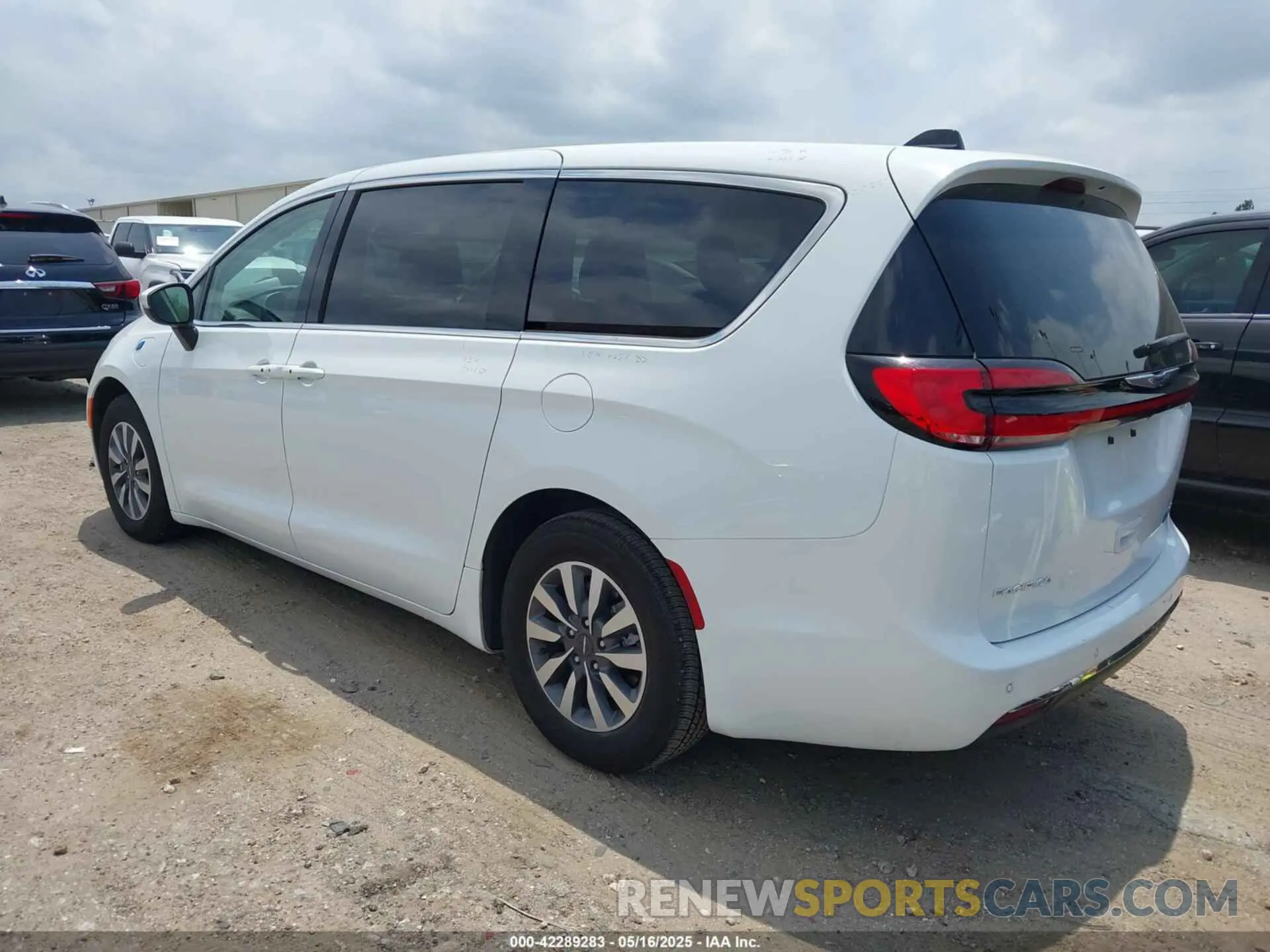 3 Photograph of a damaged car 2C4RC1L76PR618422 CHRYSLER PACIFICA HYBRID 2023