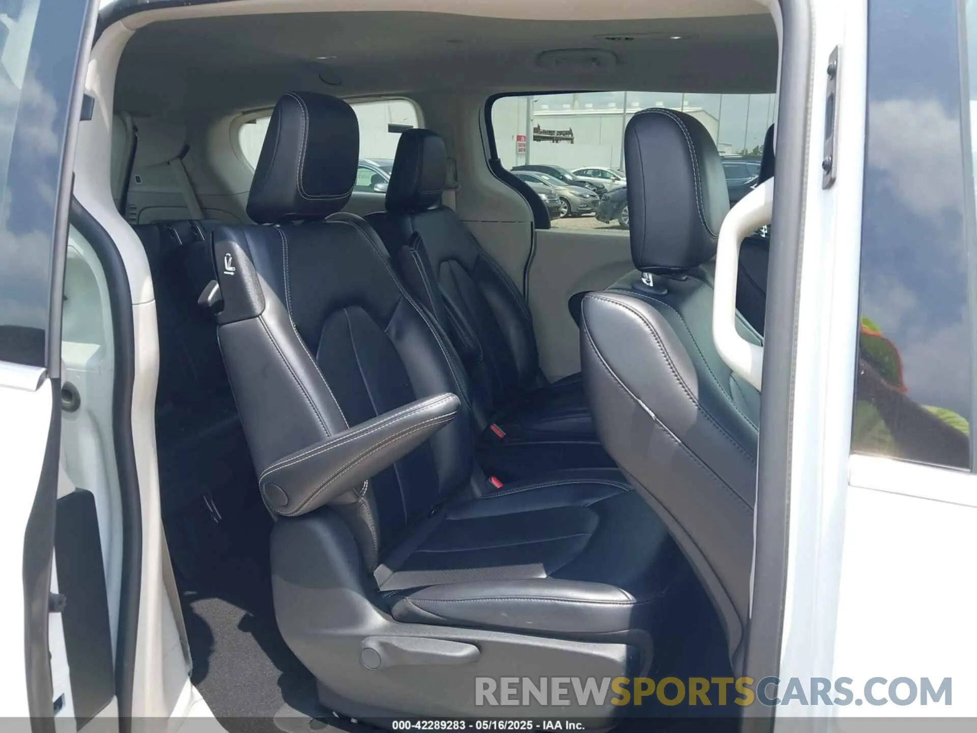 8 Photograph of a damaged car 2C4RC1L76PR618422 CHRYSLER PACIFICA HYBRID 2023