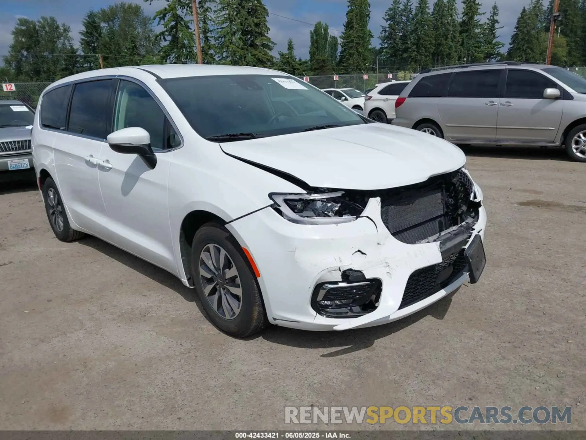 1 Photograph of a damaged car 2C4RC1L77PR541513 CHRYSLER PACIFICA HYBRID 2023