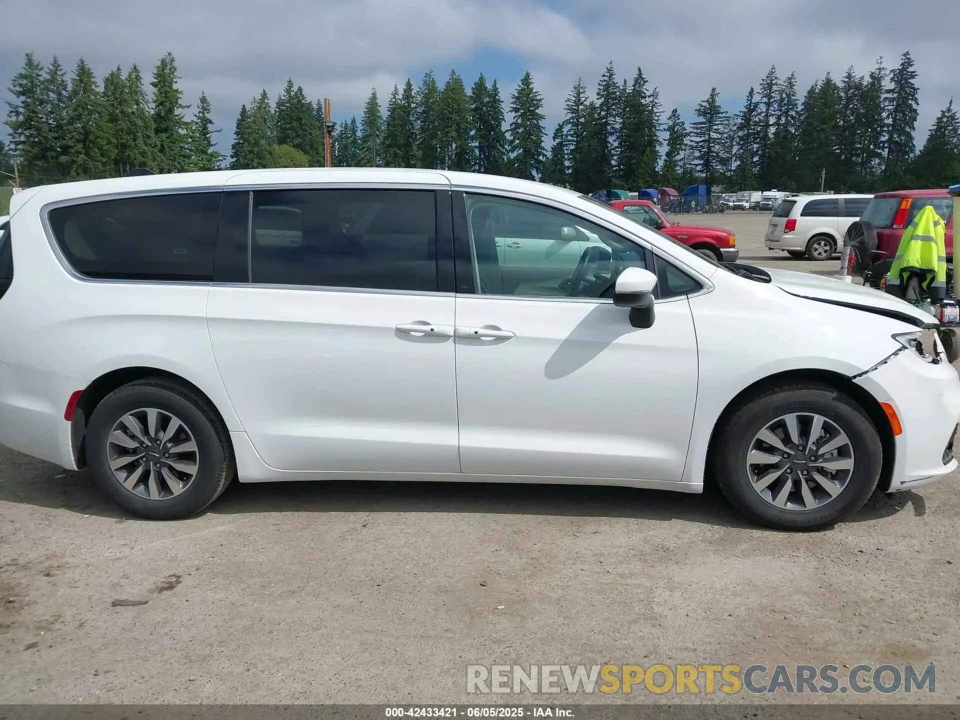 14 Photograph of a damaged car 2C4RC1L77PR541513 CHRYSLER PACIFICA HYBRID 2023