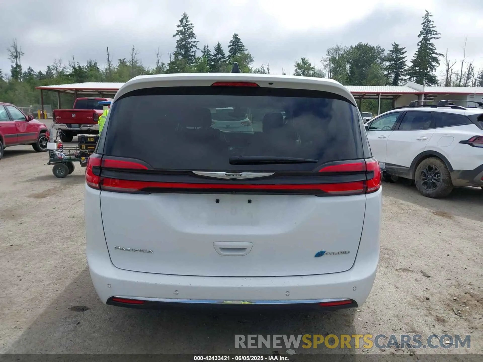 17 Photograph of a damaged car 2C4RC1L77PR541513 CHRYSLER PACIFICA HYBRID 2023