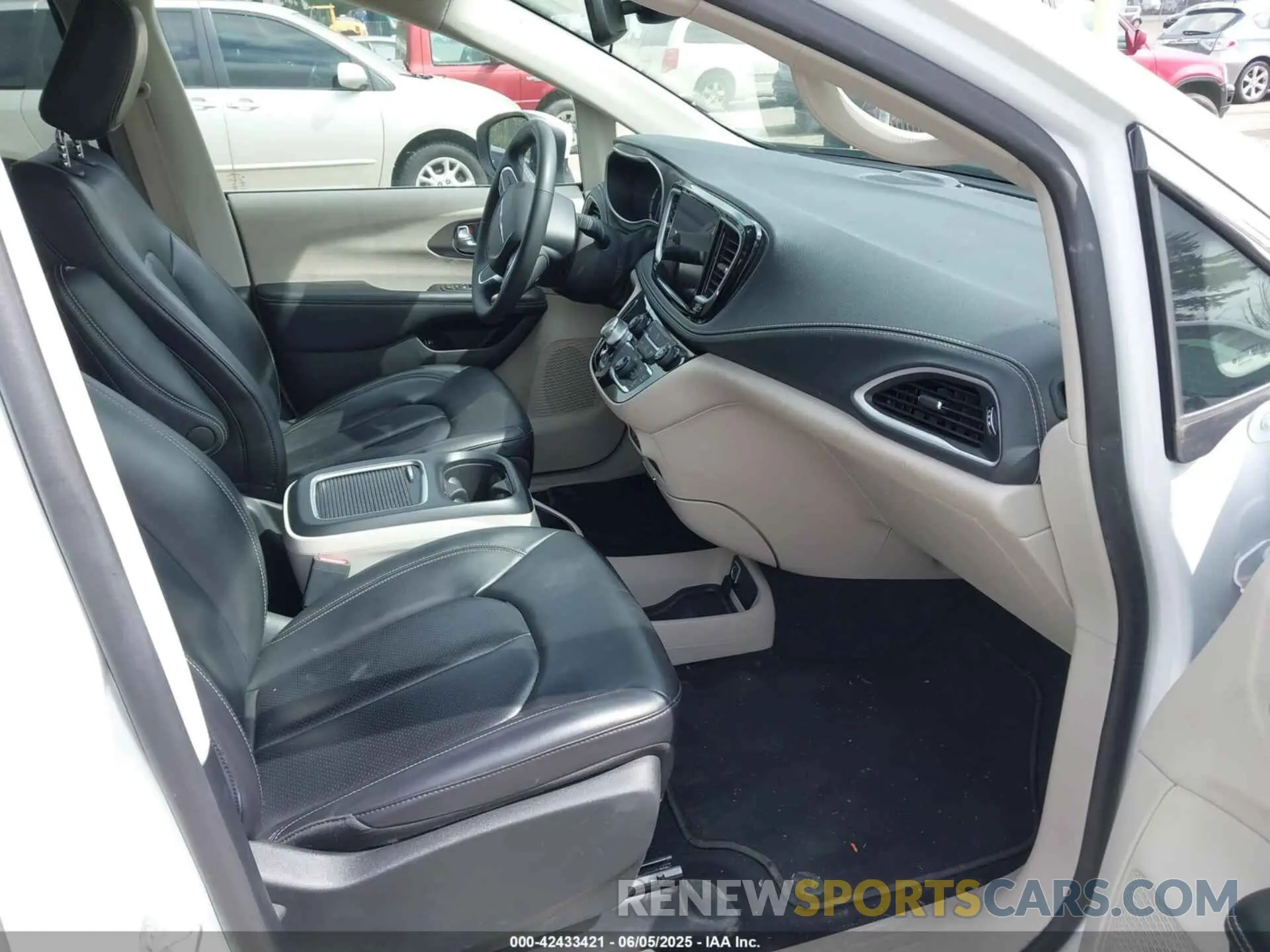 5 Photograph of a damaged car 2C4RC1L77PR541513 CHRYSLER PACIFICA HYBRID 2023