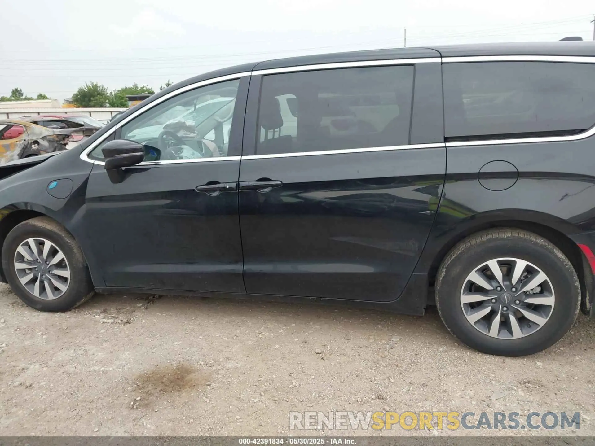 13 Photograph of a damaged car 2C4RC1L77PR631132 CHRYSLER PACIFICA HYBRID 2023