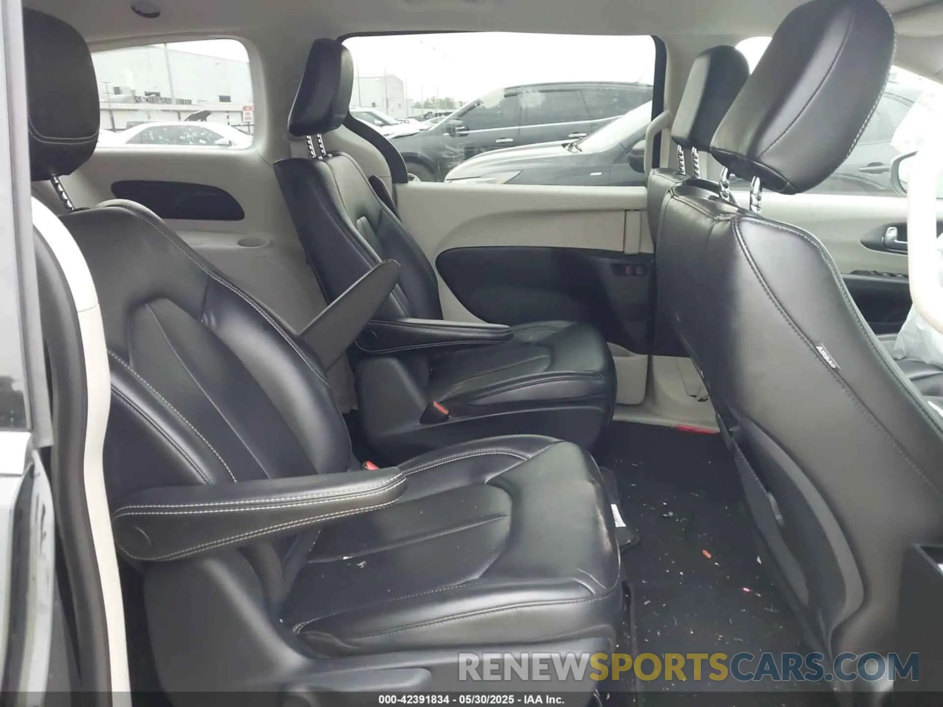 8 Photograph of a damaged car 2C4RC1L77PR631132 CHRYSLER PACIFICA HYBRID 2023