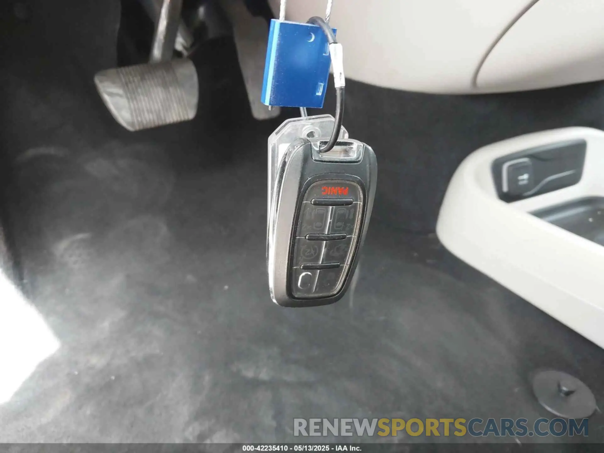 11 Photograph of a damaged car 2C4RC1L78PR551371 CHRYSLER PACIFICA HYBRID 2023