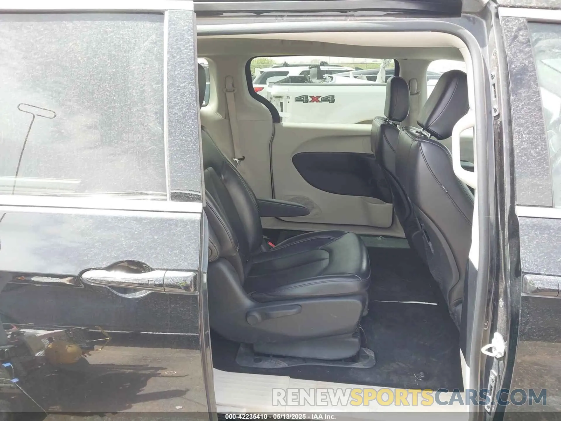 8 Photograph of a damaged car 2C4RC1L78PR551371 CHRYSLER PACIFICA HYBRID 2023
