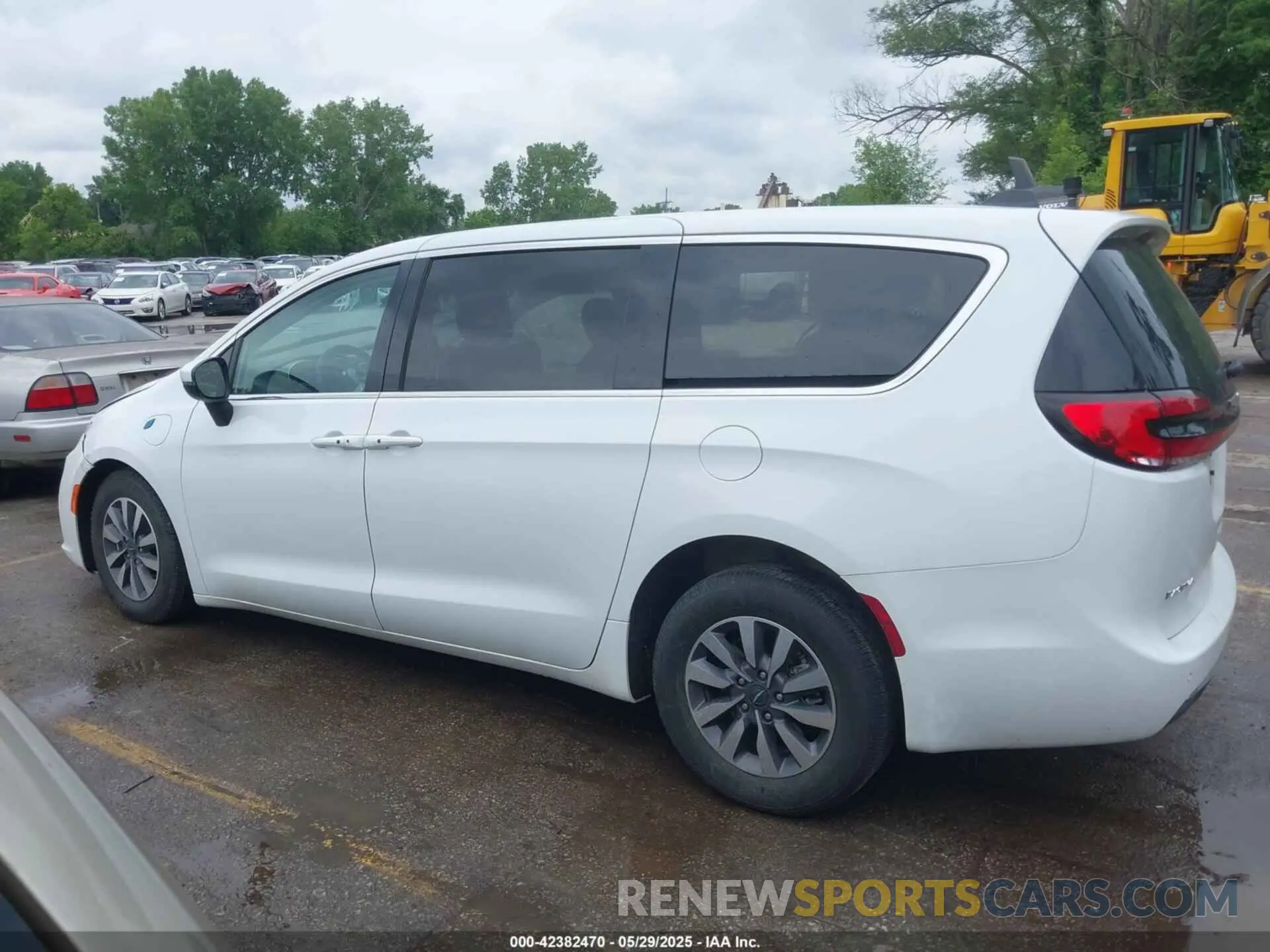 14 Photograph of a damaged car 2C4RC1L78PR608880 CHRYSLER PACIFICA HYBRID 2023