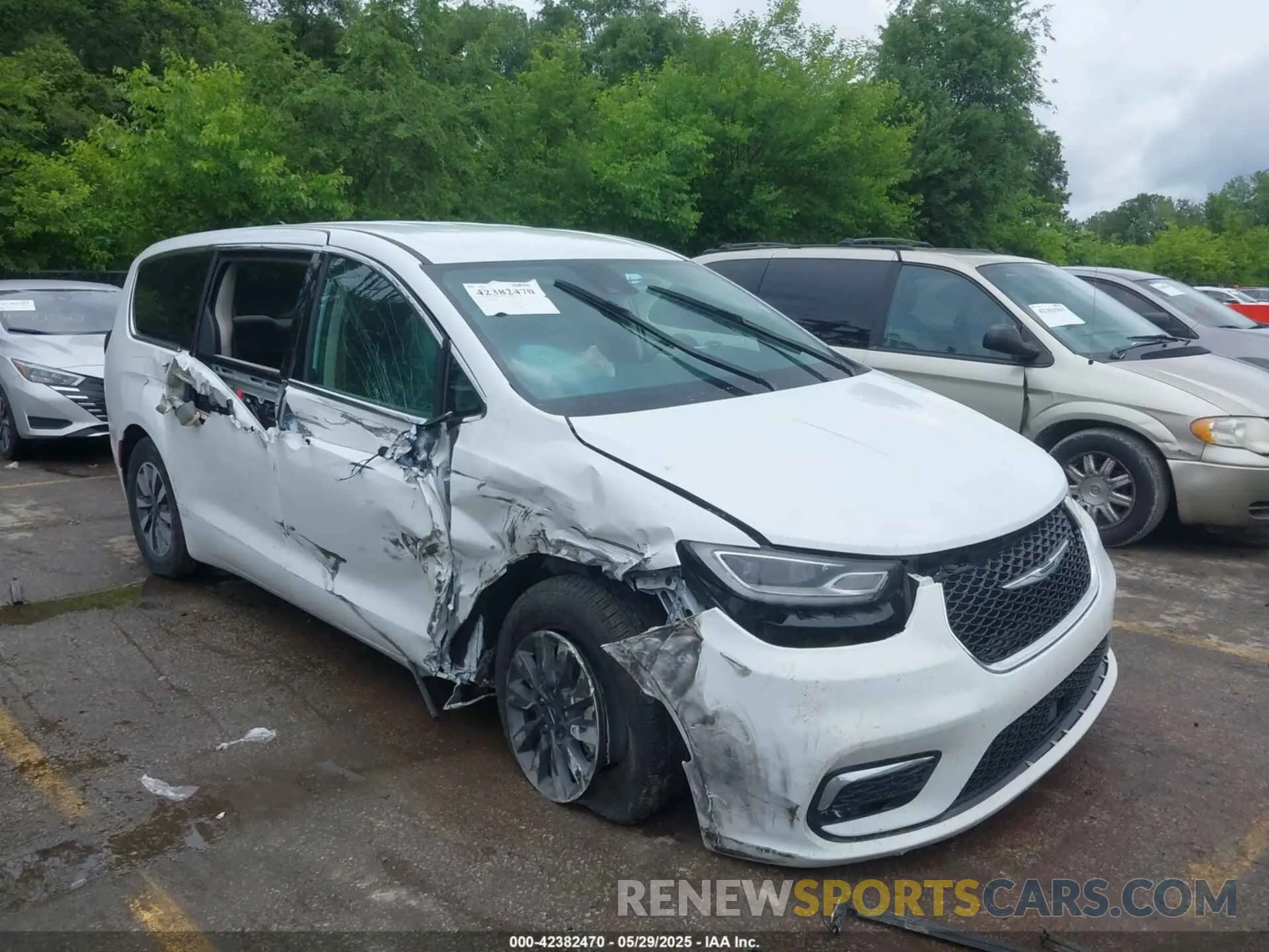 6 Photograph of a damaged car 2C4RC1L78PR608880 CHRYSLER PACIFICA HYBRID 2023