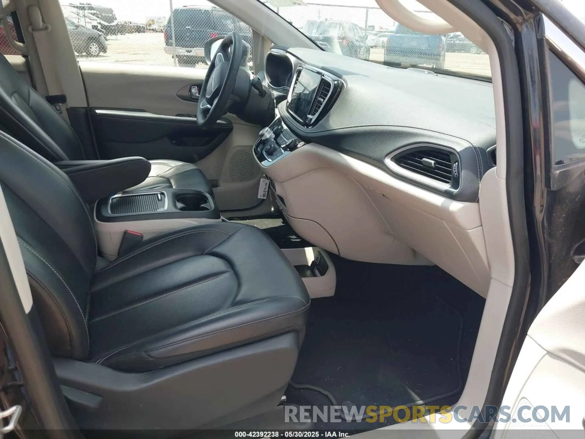 5 Photograph of a damaged car 2C4RC1L78PR631169 CHRYSLER PACIFICA HYBRID 2023
