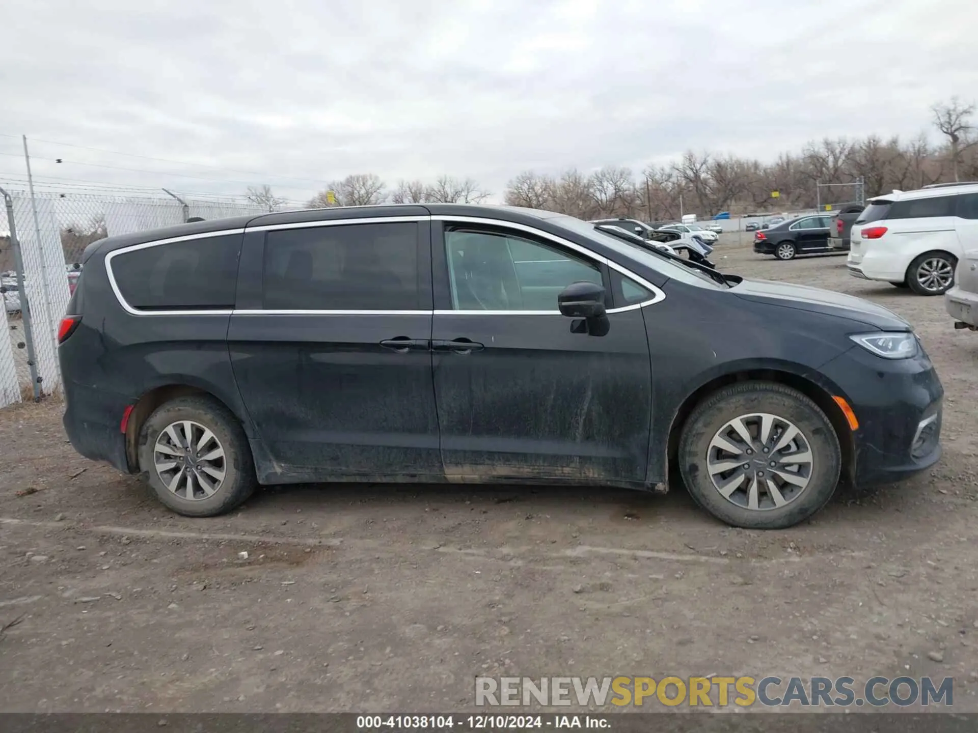 13 Photograph of a damaged car 2C4RC1L7XPR518209 CHRYSLER PACIFICA HYBRID 2023