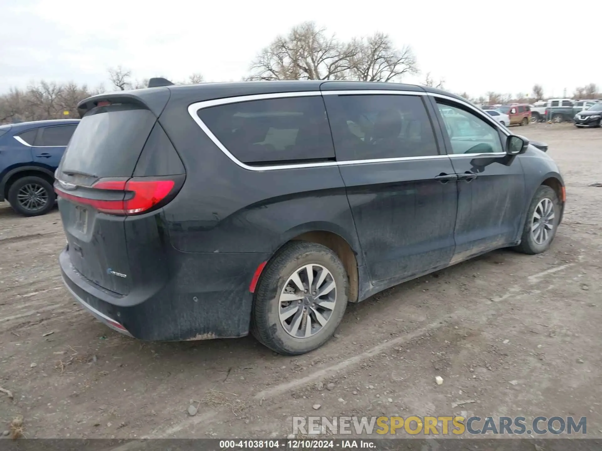 4 Photograph of a damaged car 2C4RC1L7XPR518209 CHRYSLER PACIFICA HYBRID 2023