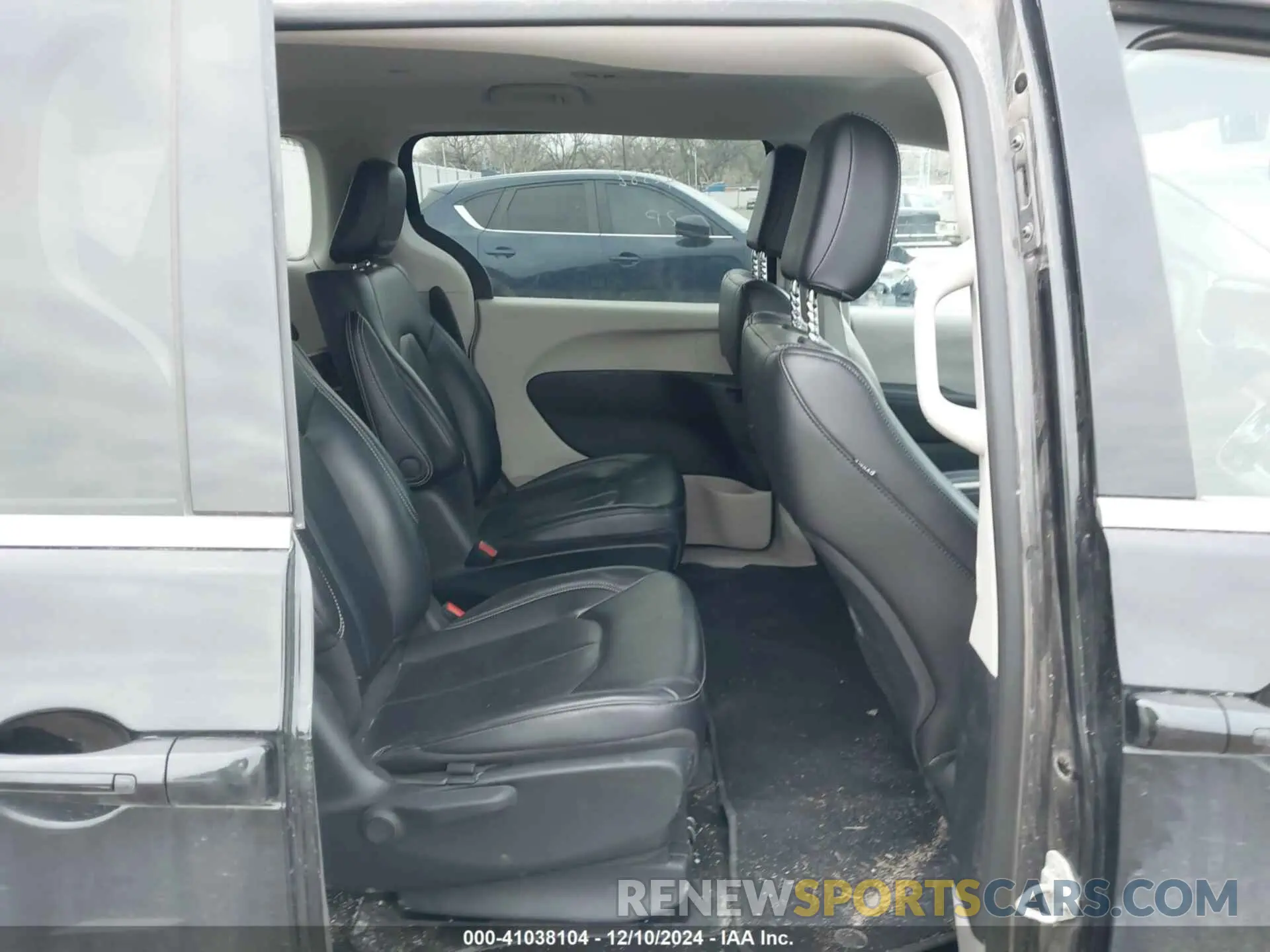 8 Photograph of a damaged car 2C4RC1L7XPR518209 CHRYSLER PACIFICA HYBRID 2023