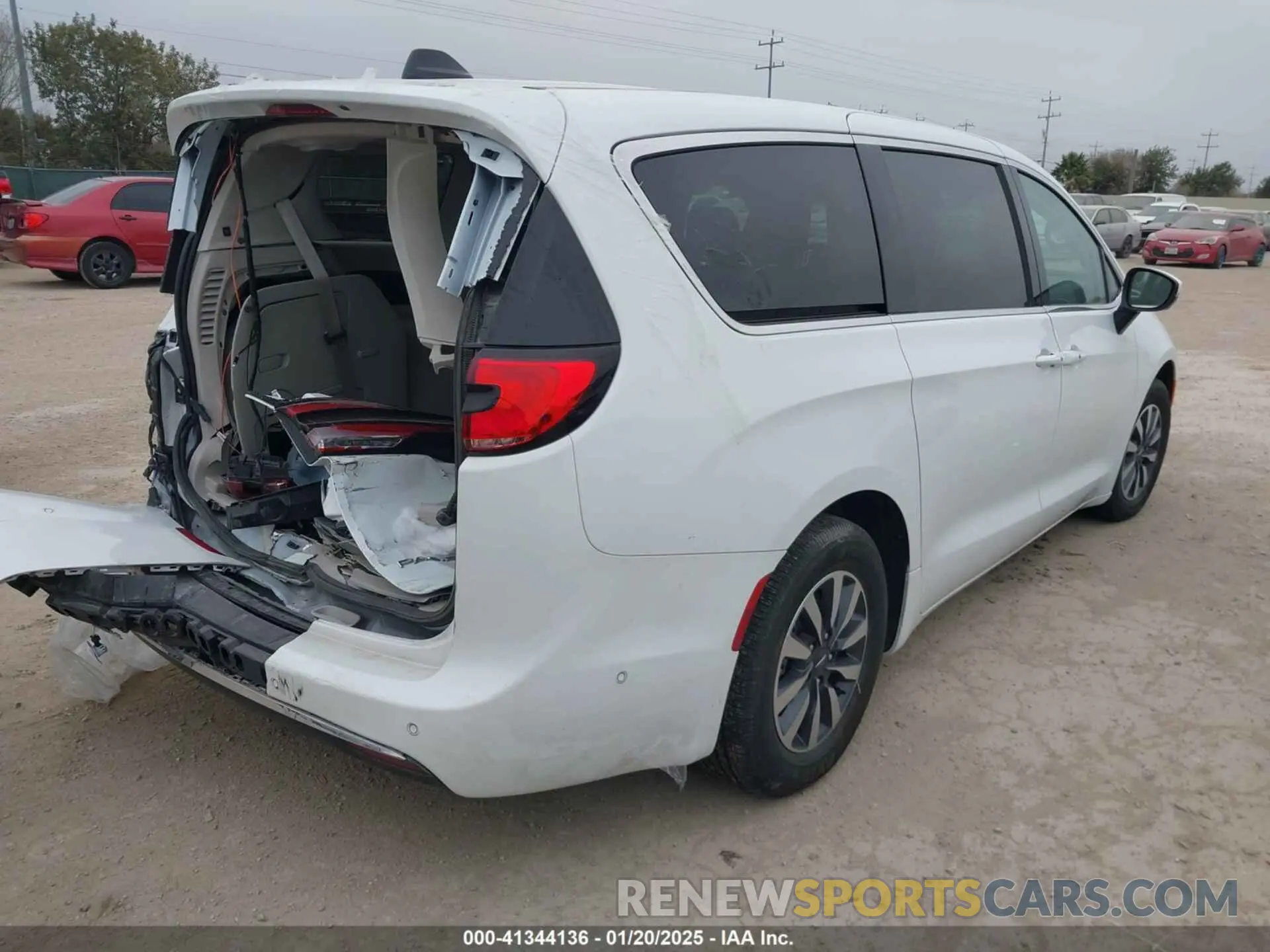 4 Photograph of a damaged car 2C4RC1L7XPR588776 CHRYSLER PACIFICA HYBRID 2023