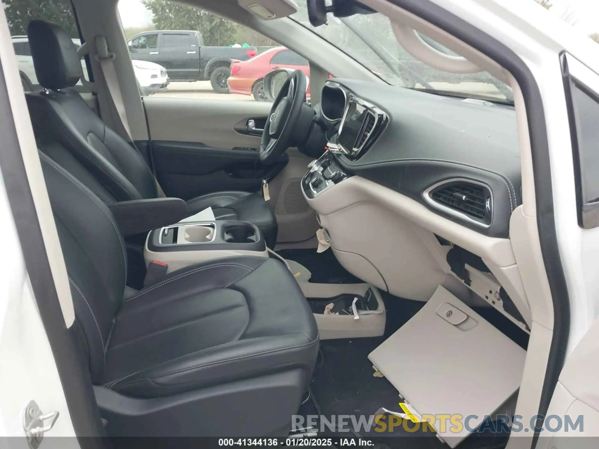 5 Photograph of a damaged car 2C4RC1L7XPR588776 CHRYSLER PACIFICA HYBRID 2023
