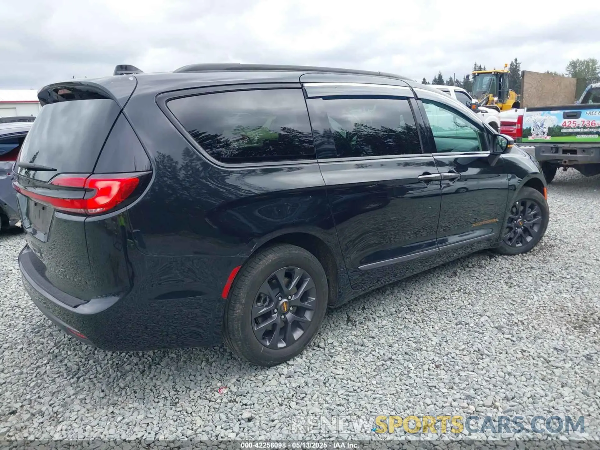4 Photograph of a damaged car 2C4RC1L7XPR589068 CHRYSLER PACIFICA HYBRID 2023
