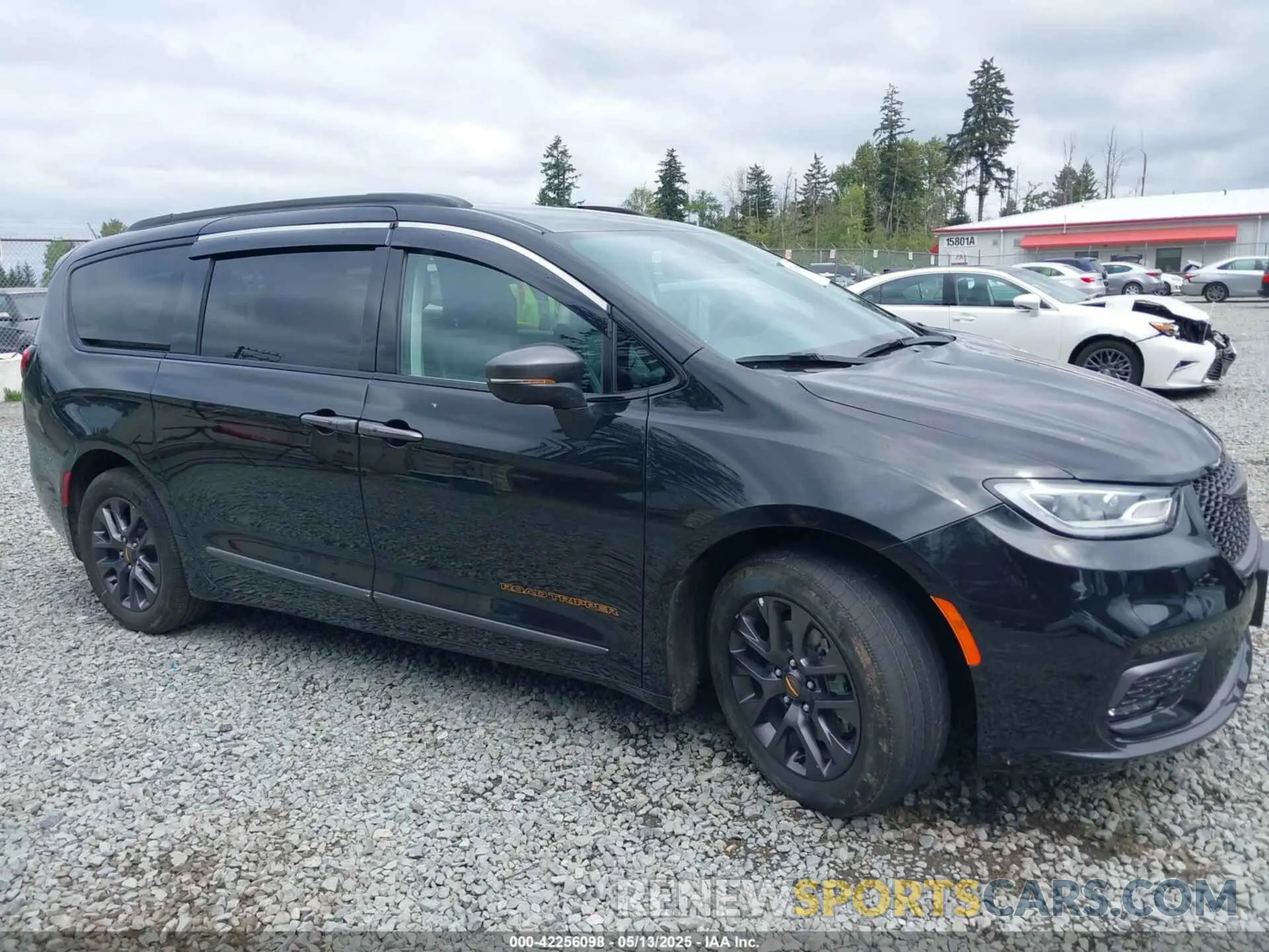 6 Photograph of a damaged car 2C4RC1L7XPR589068 CHRYSLER PACIFICA HYBRID 2023