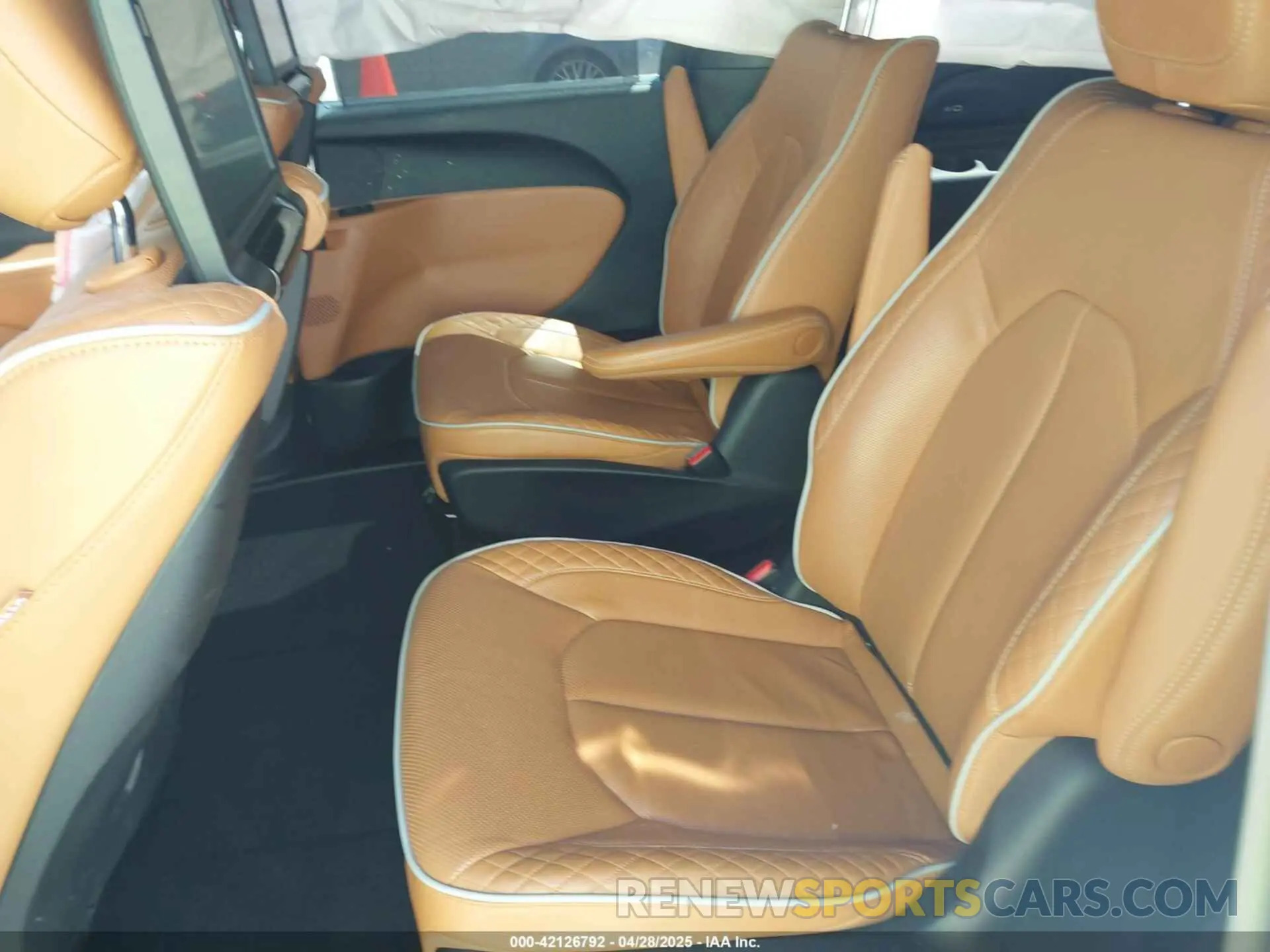 8 Photograph of a damaged car 2C4RC1N73PR569855 CHRYSLER PACIFICA HYBRID 2023