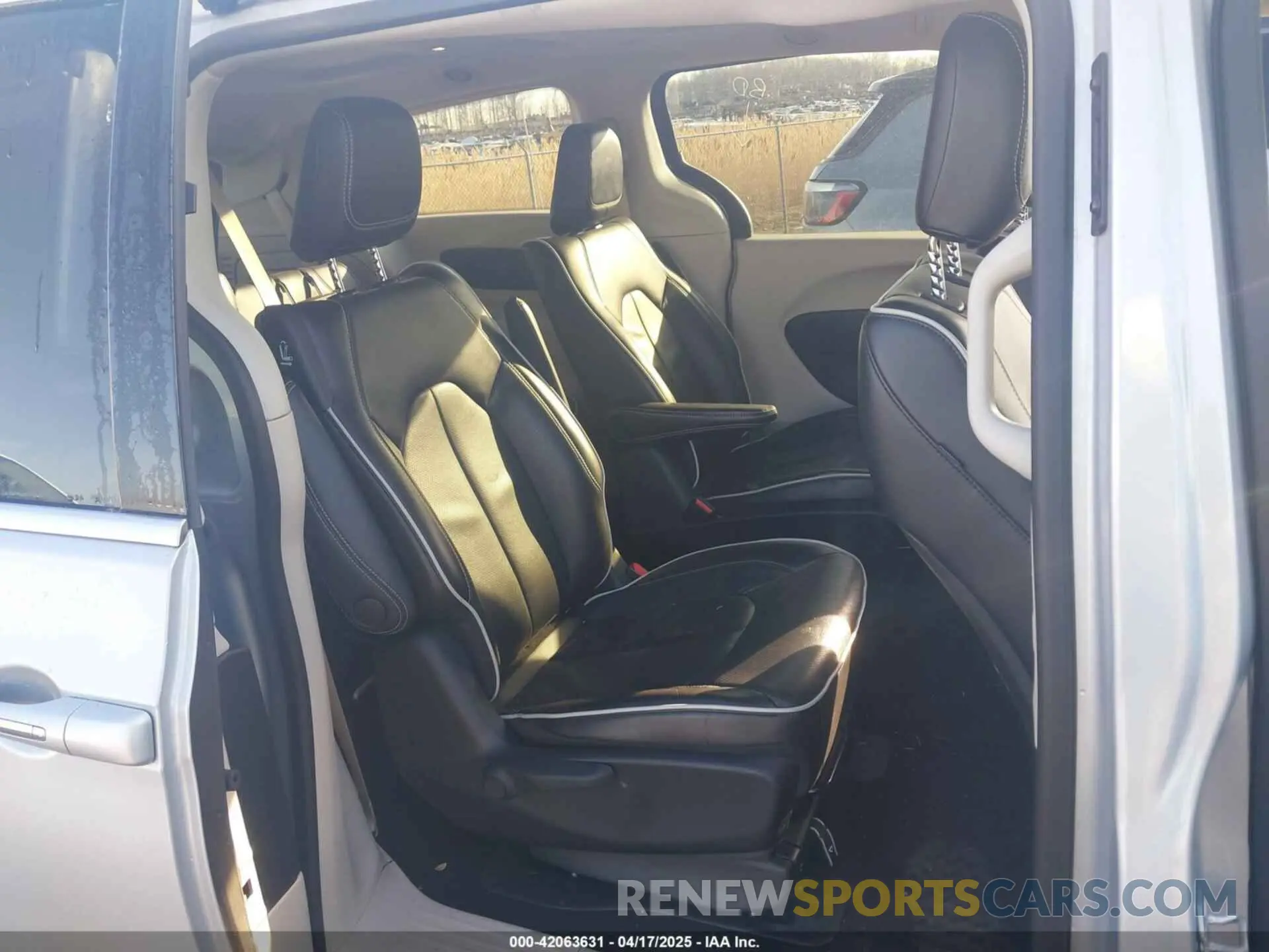 8 Photograph of a damaged car 2C4RC1S72PR588627 CHRYSLER PACIFICA HYBRID 2023