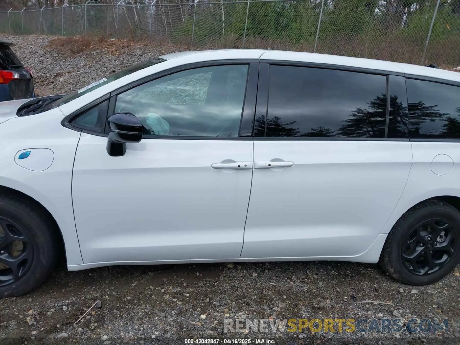 15 Photograph of a damaged car 2C4RC1S76PR542993 CHRYSLER PACIFICA HYBRID 2023