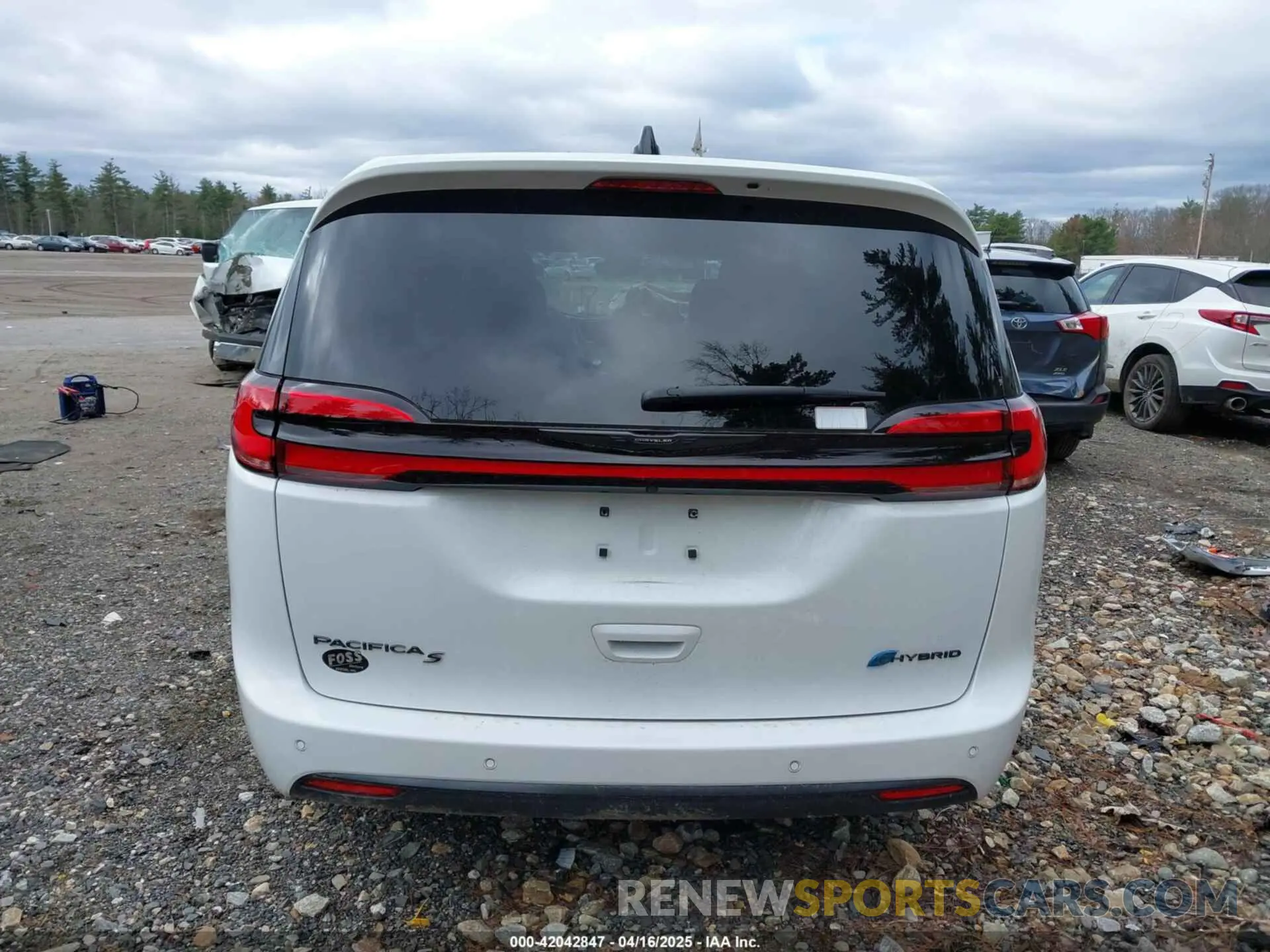 17 Photograph of a damaged car 2C4RC1S76PR542993 CHRYSLER PACIFICA HYBRID 2023