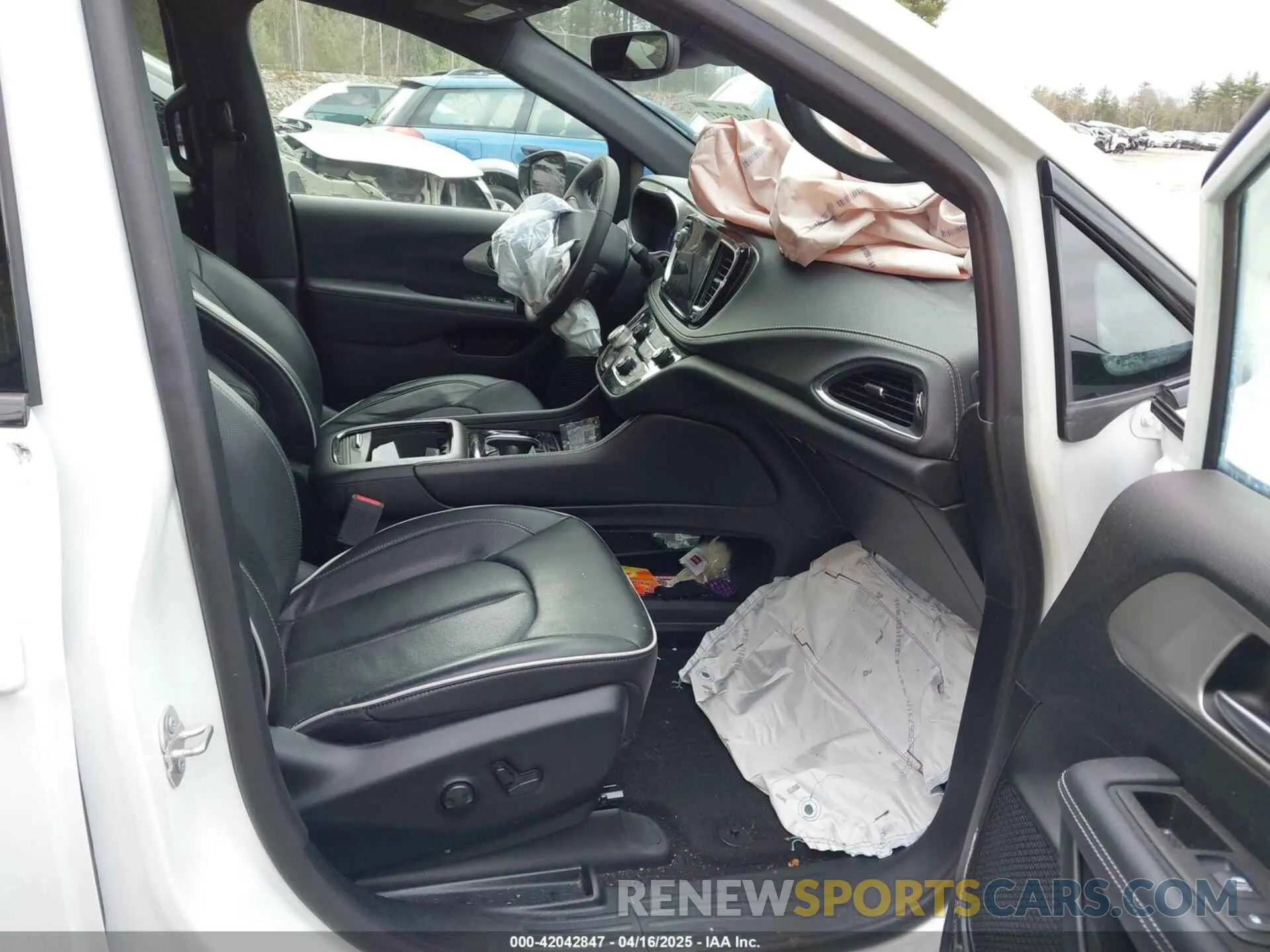5 Photograph of a damaged car 2C4RC1S76PR542993 CHRYSLER PACIFICA HYBRID 2023